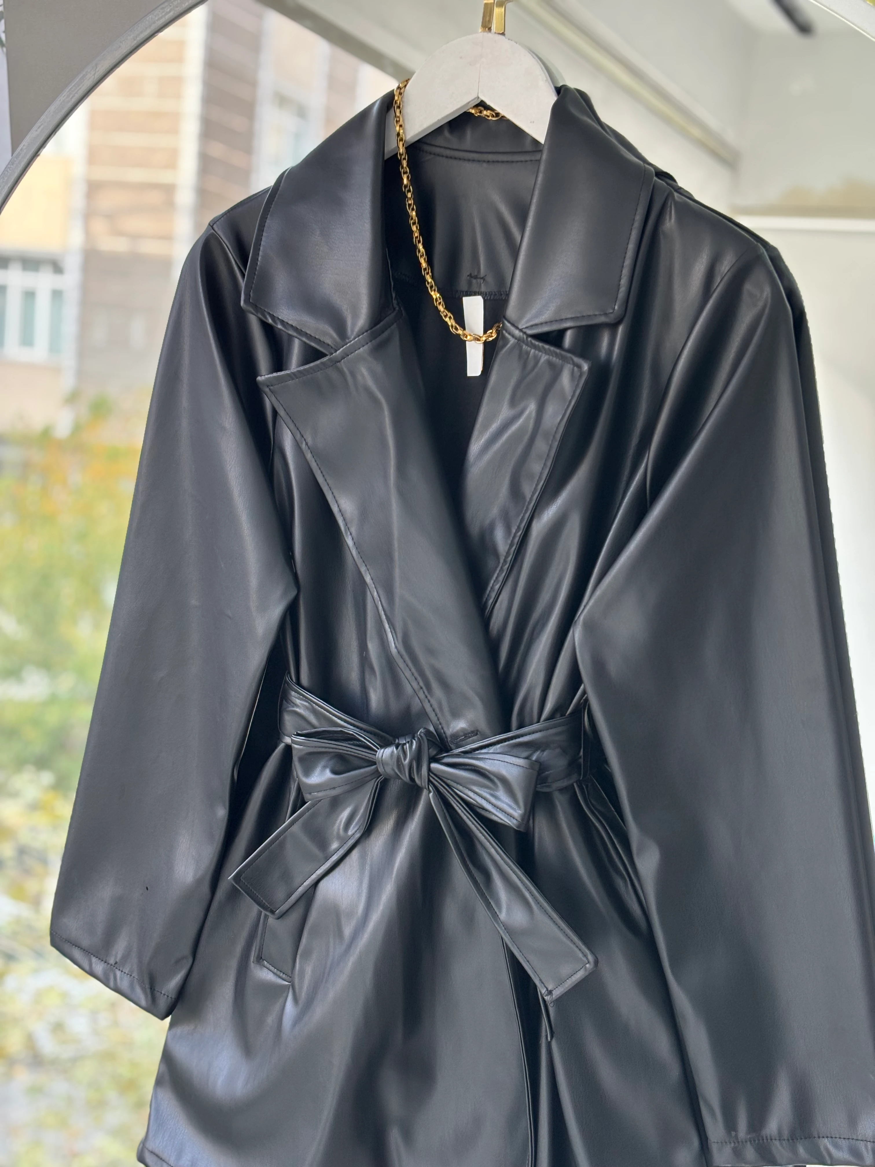 KISA SUNİ DERİ TRENÇ KABAN SİYAH