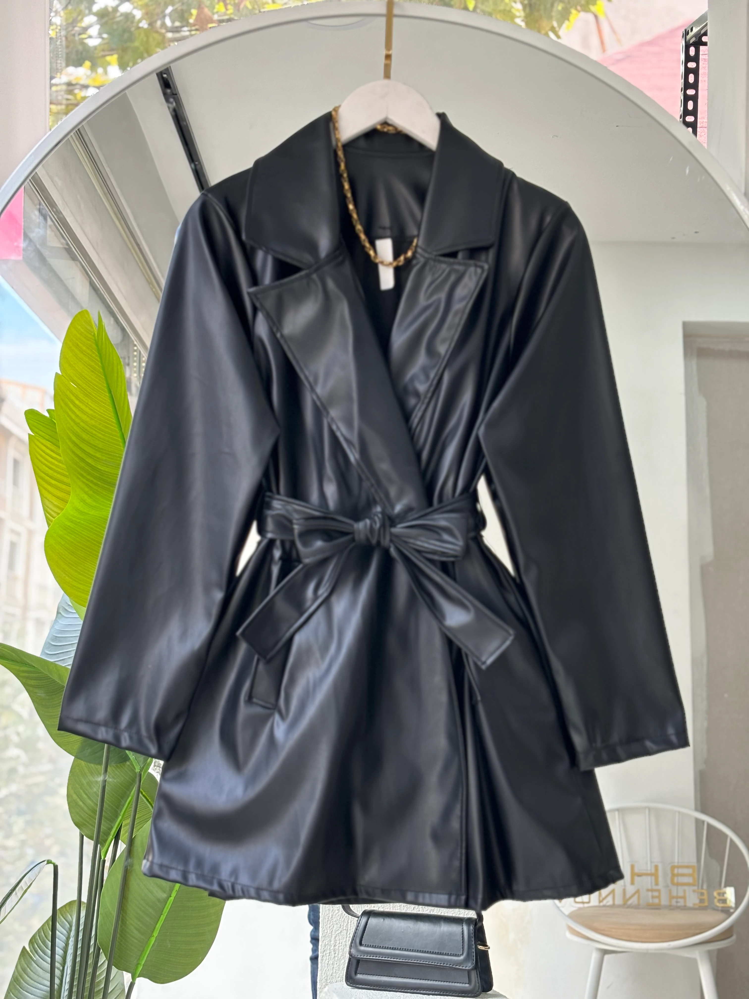 KISA SUNİ DERİ TRENÇ KABAN SİYAH