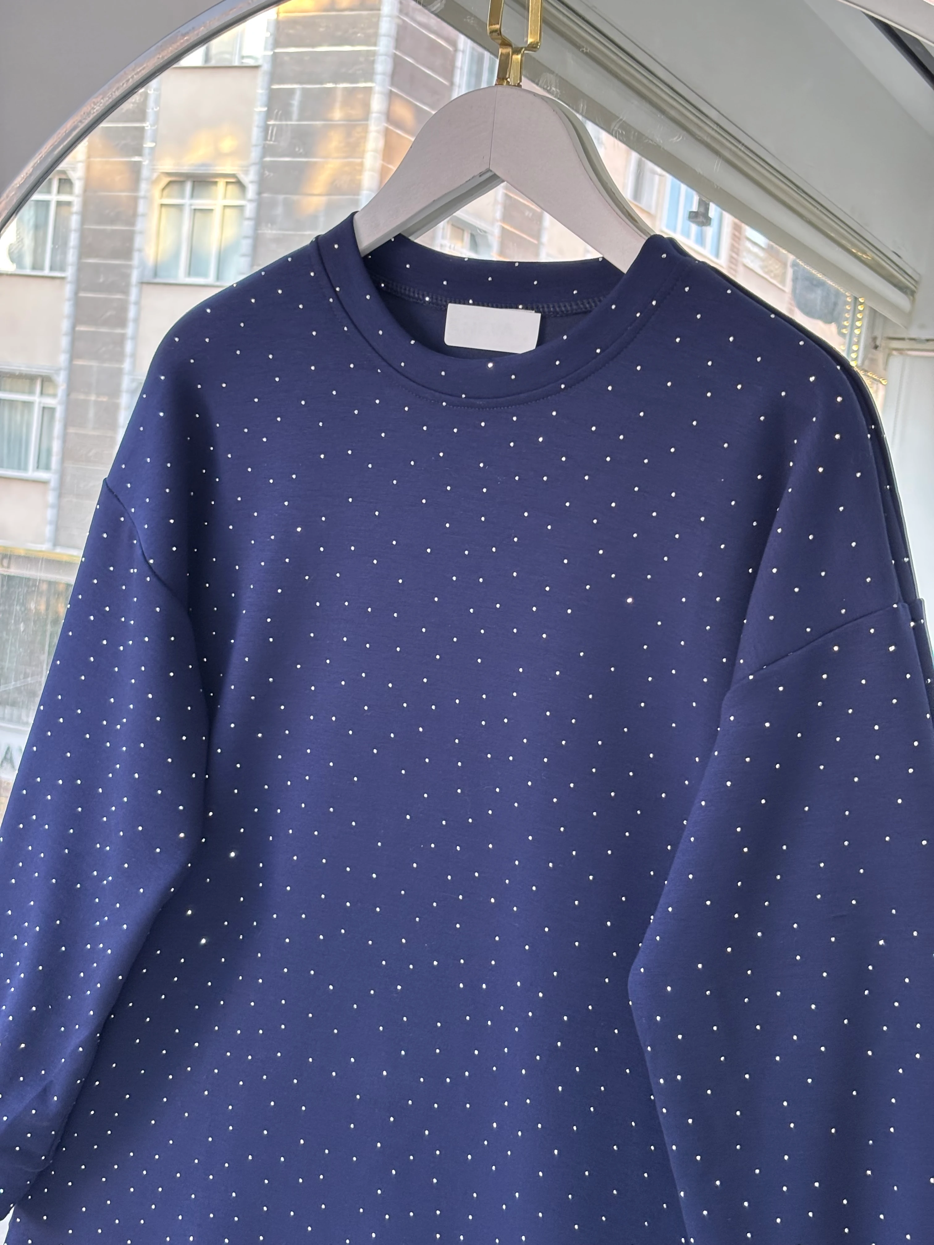 ARKA ÖN TAŞLI PİLİSELİ SWEAT