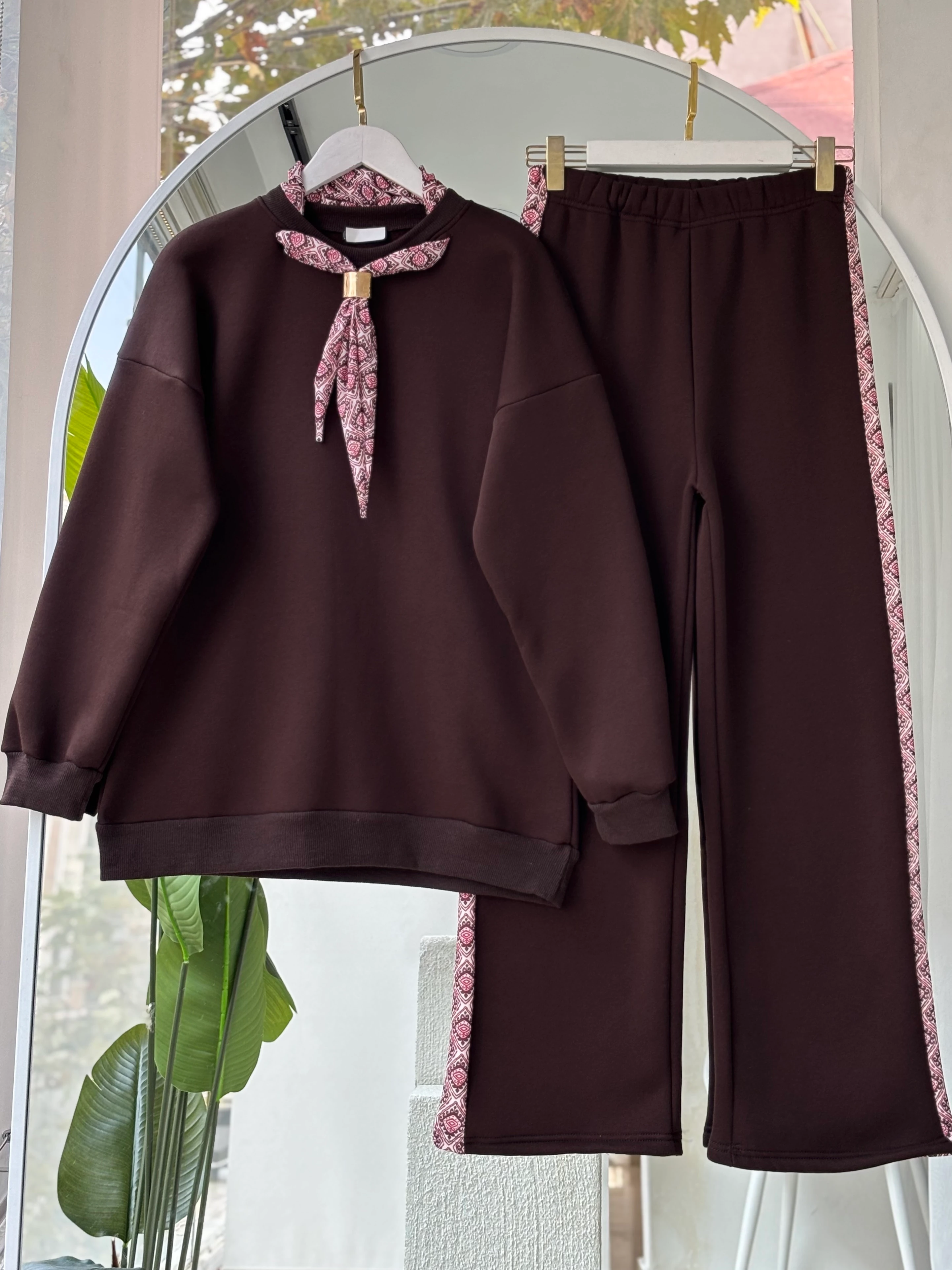 FULAR GOLD AKSESUARLI GLORİA TAKIM KAHVERENGİ