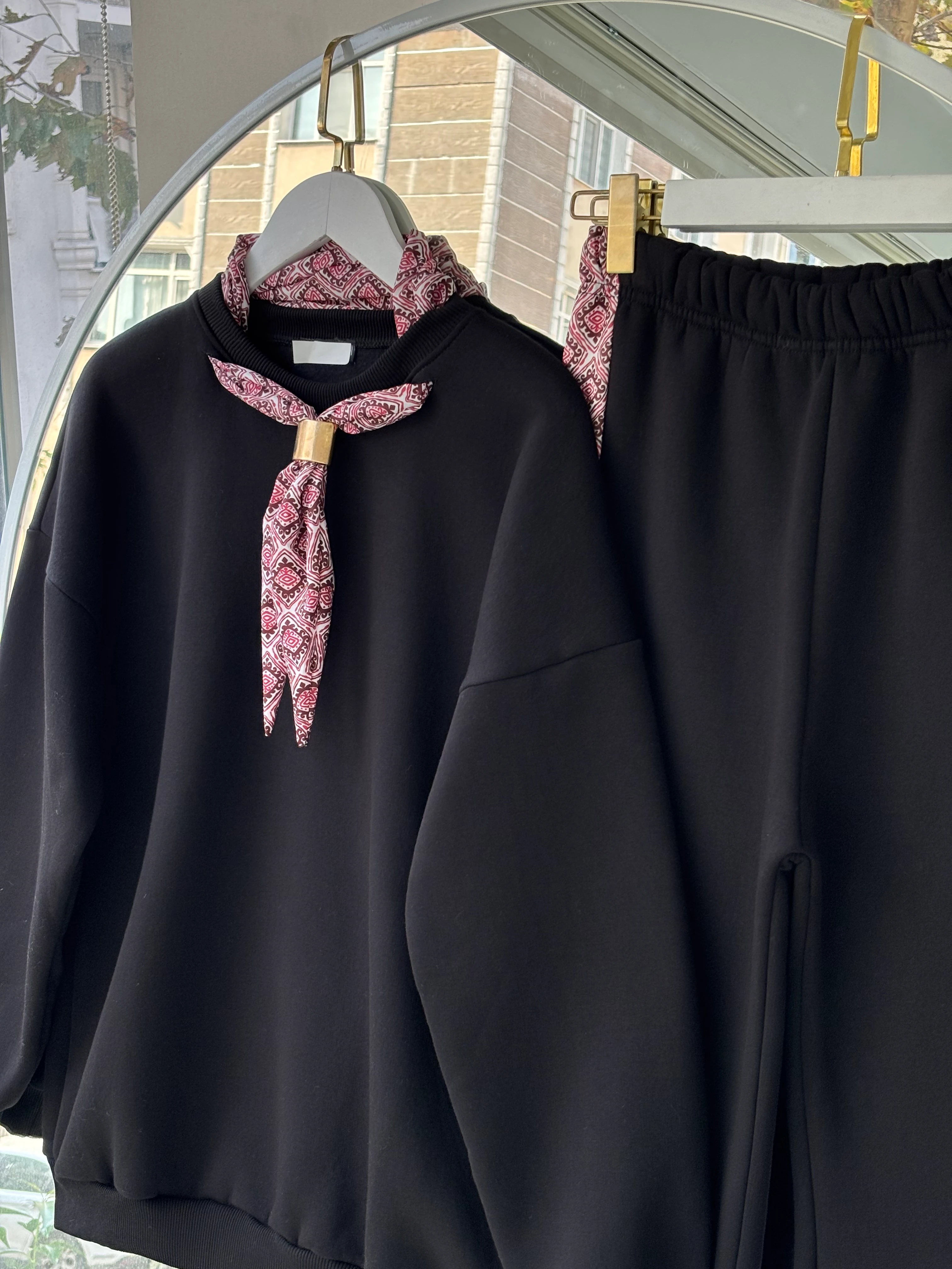 FULAR GOLD AKSESUARLI GLORİA TAKIM SİYAH