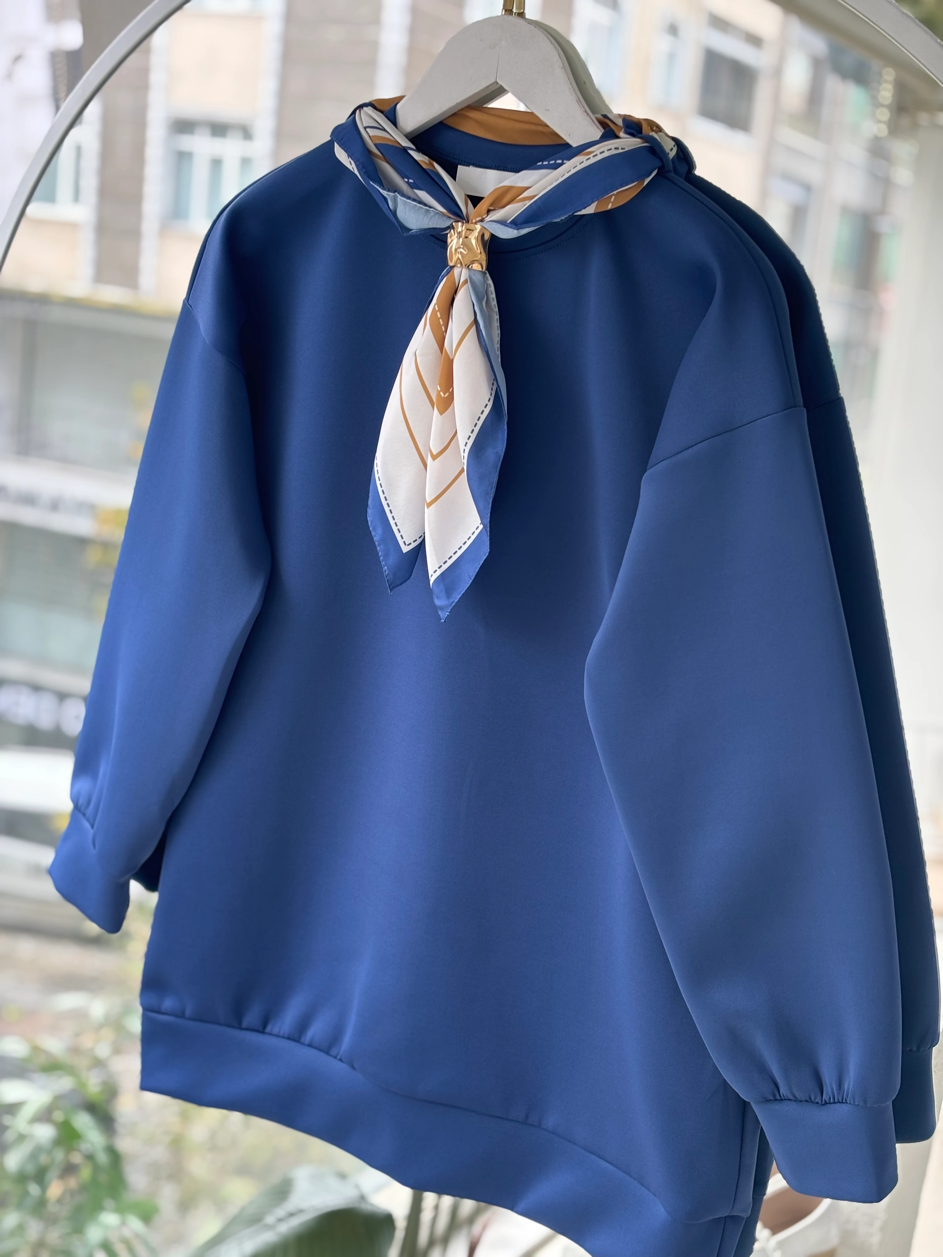 FULAR HEDİYELİ SCUBA SWEATSHİRT LACİVERT