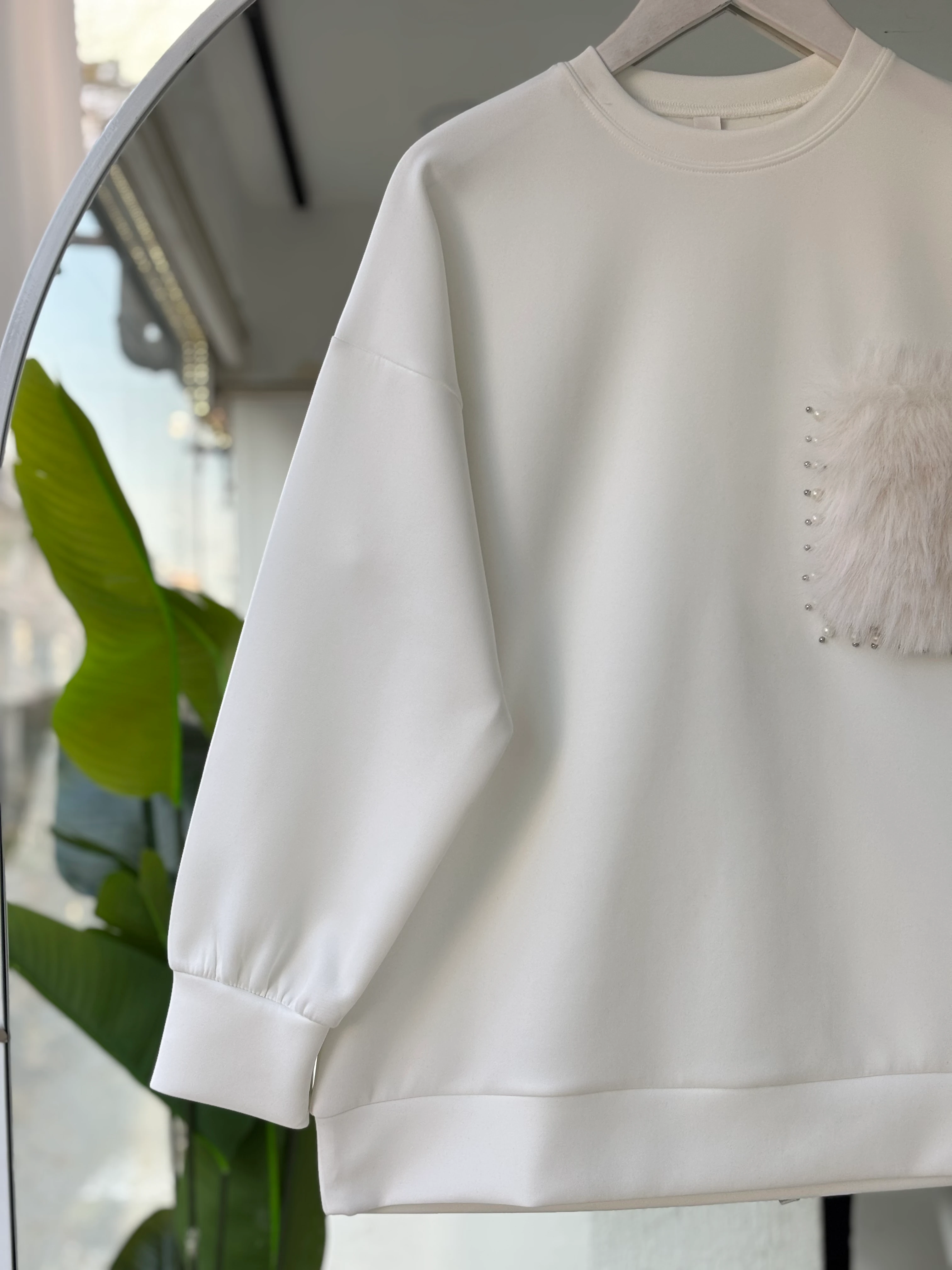 KÜRK VE TAŞ DETAYLI SCUBA SELENA SWEAT BEYAZ