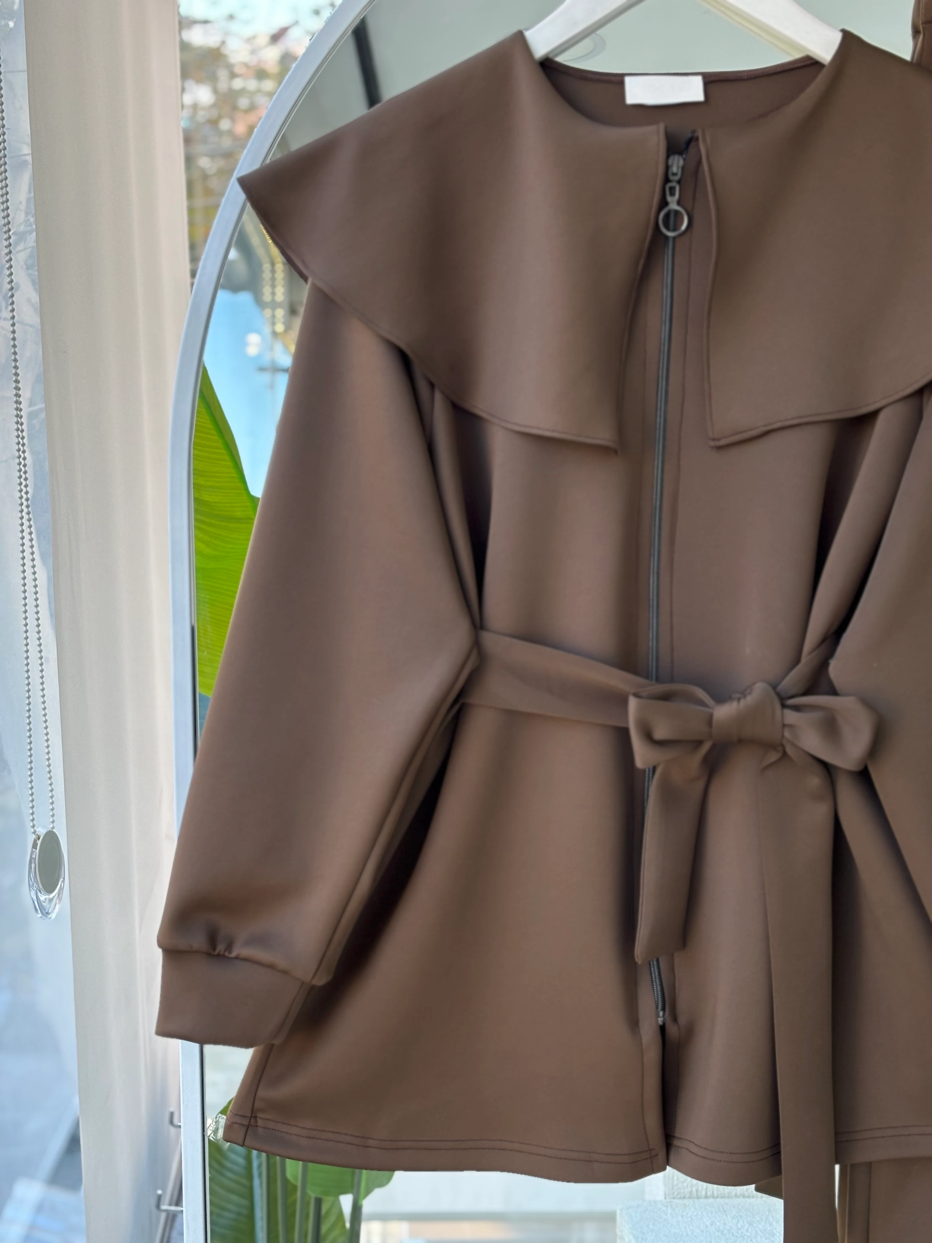 VELURA PELERİN YAKA TAKIM AÇIK KAHVERENGİ