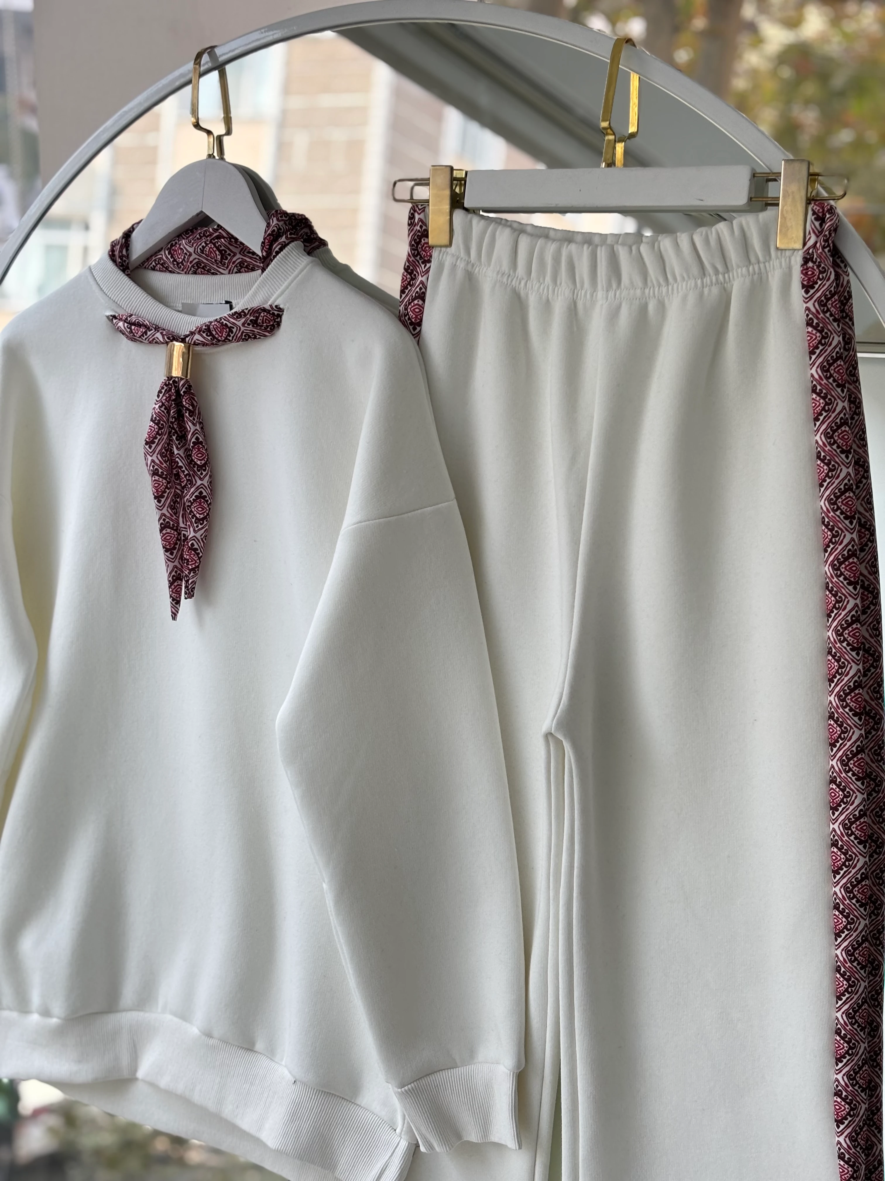 FULAR GOLD AKSESUARLI GLORİA TAKIM BEYAZ