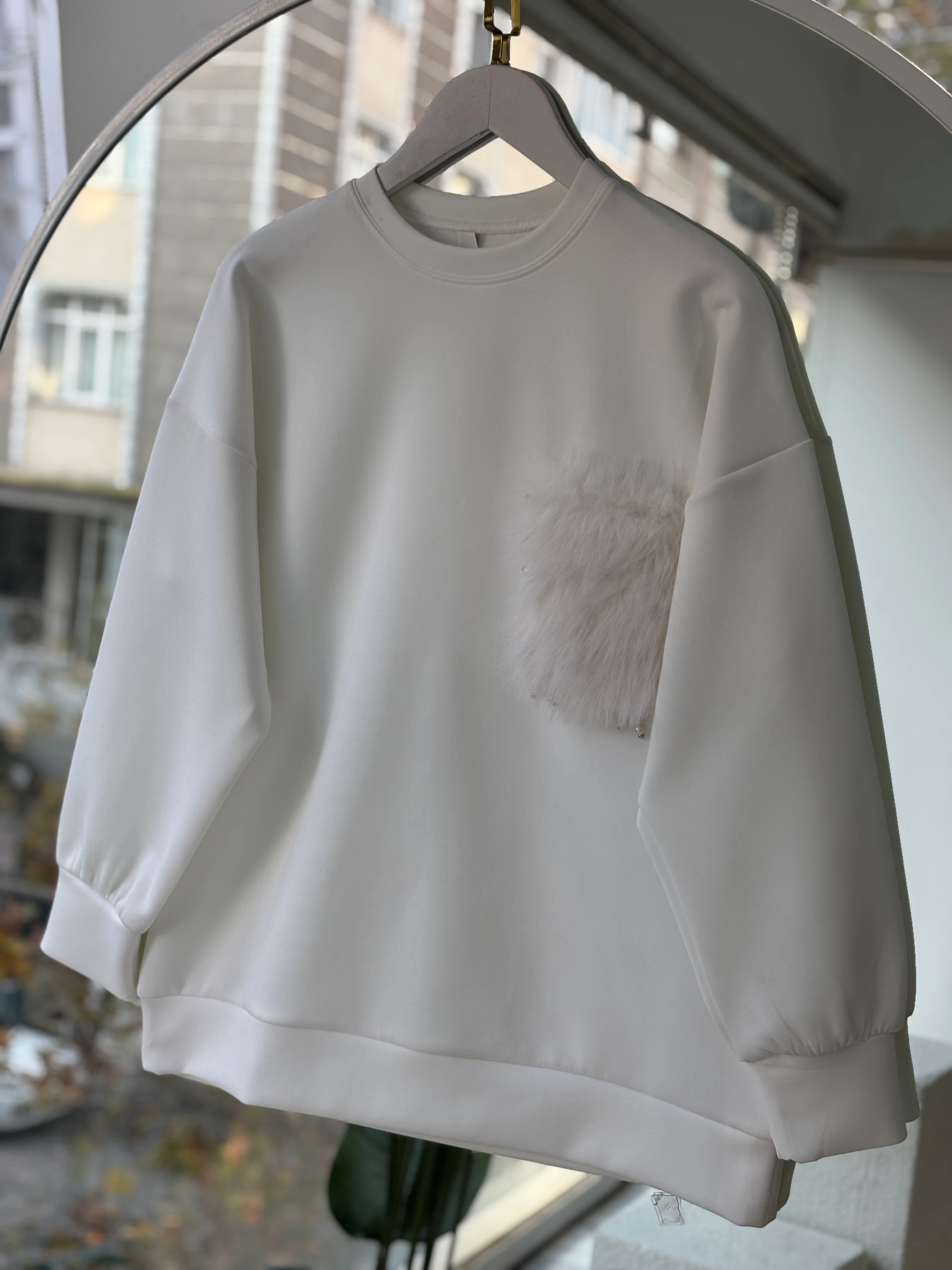 KÜRK VE TAŞ DETAYLI SCUBA SELENA SWEAT BEYAZ