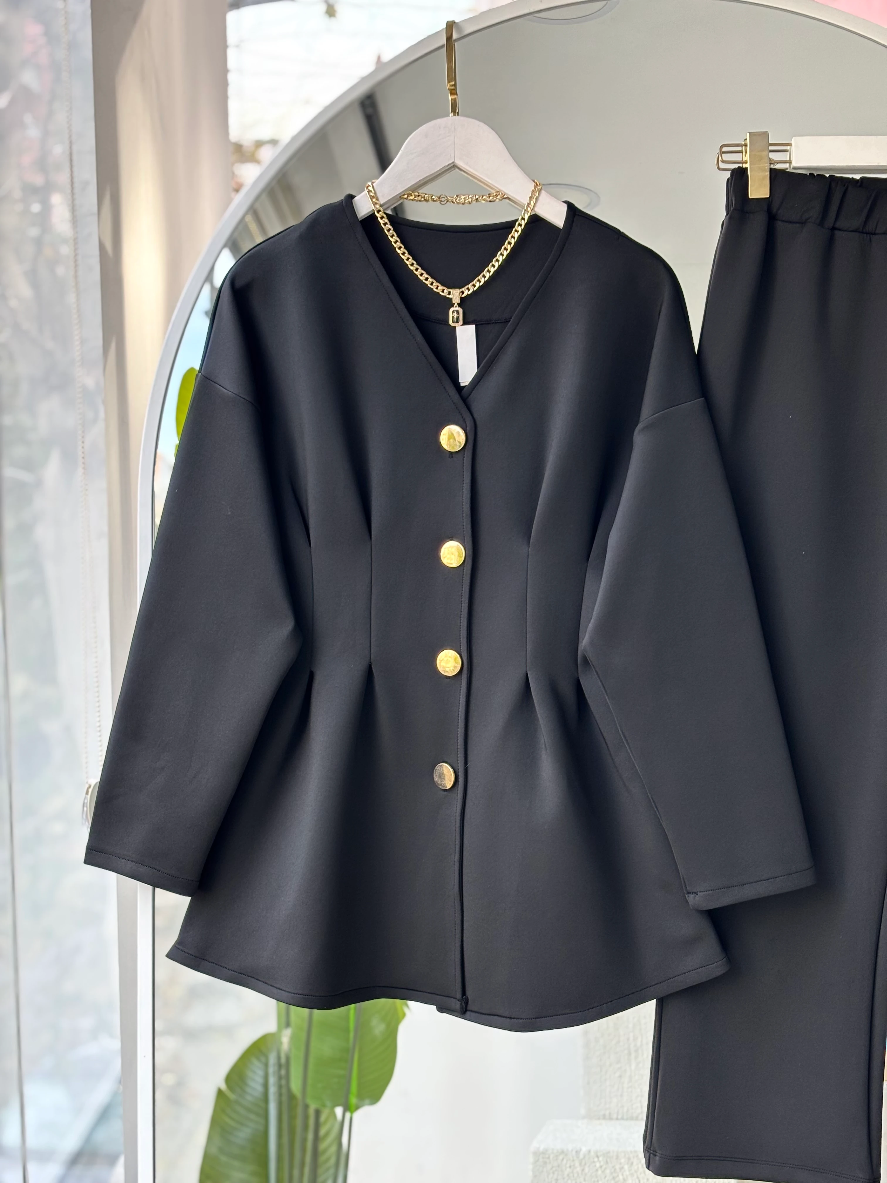 MEVA PENSLİ GOLD DÜĞMELİ TAKIM - SİYAH