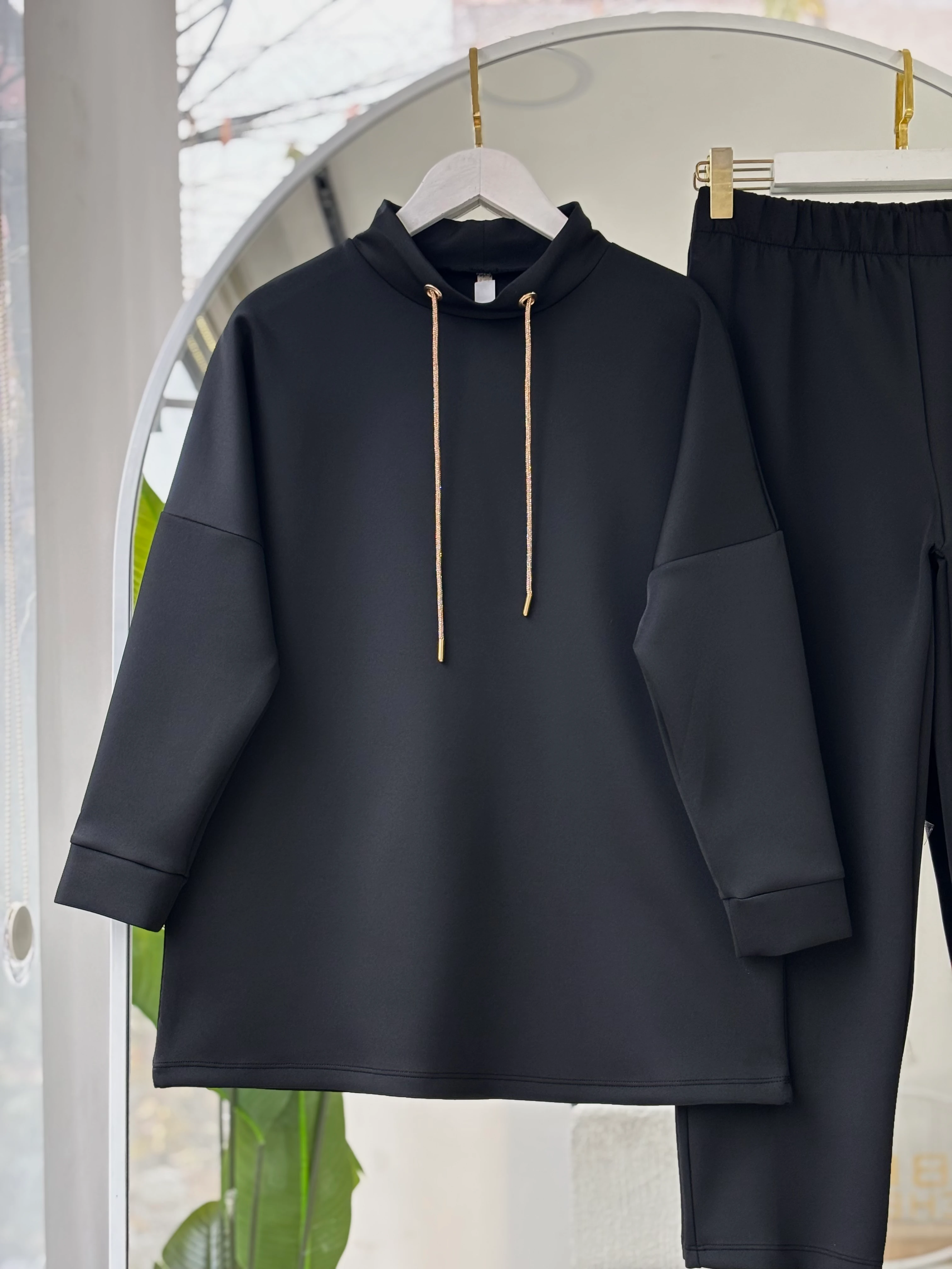 GOLD KORDONLU SCUBA AHENK TAKIM SİYAH