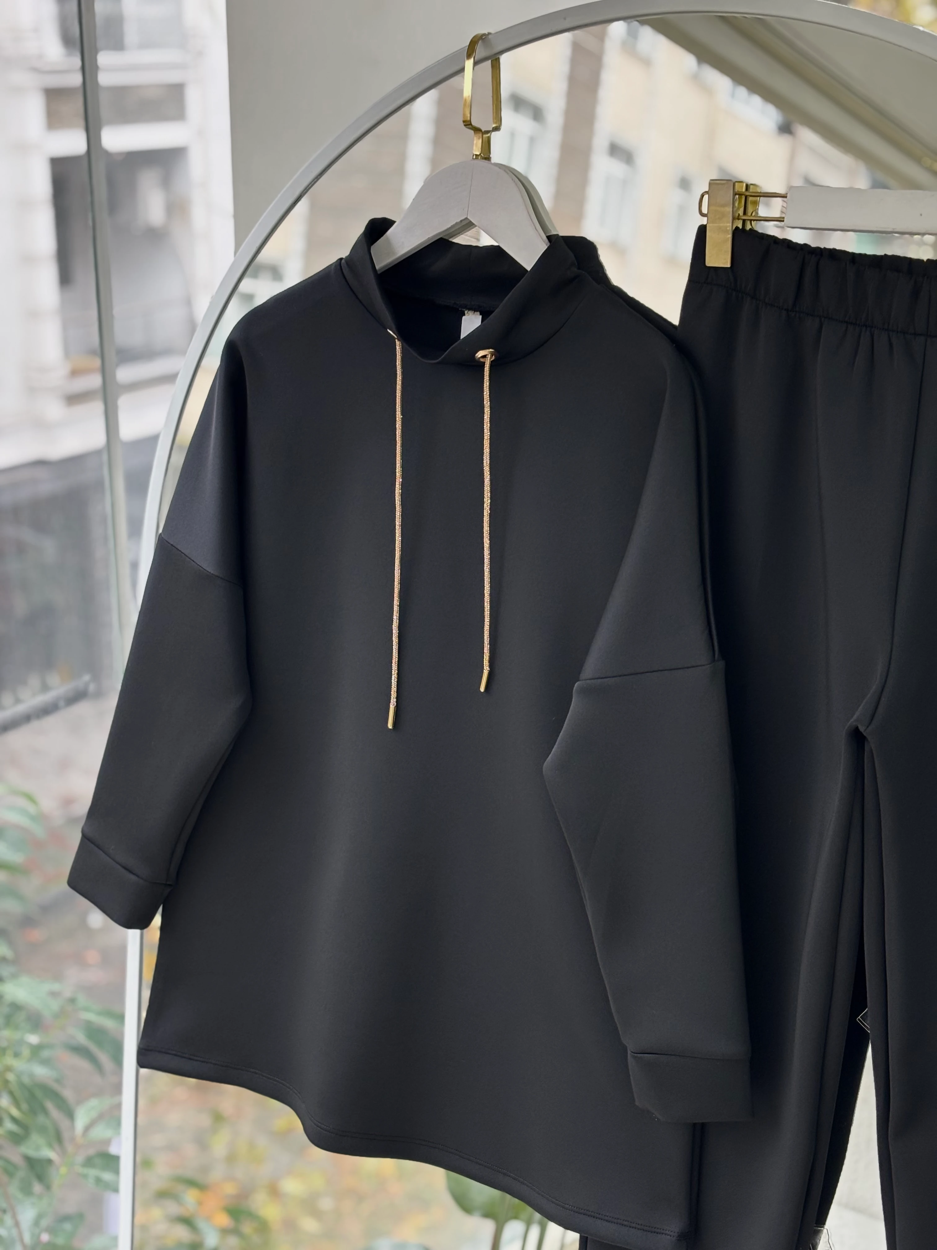 GOLD KORDONLU SCUBA AHENK TAKIM SİYAH