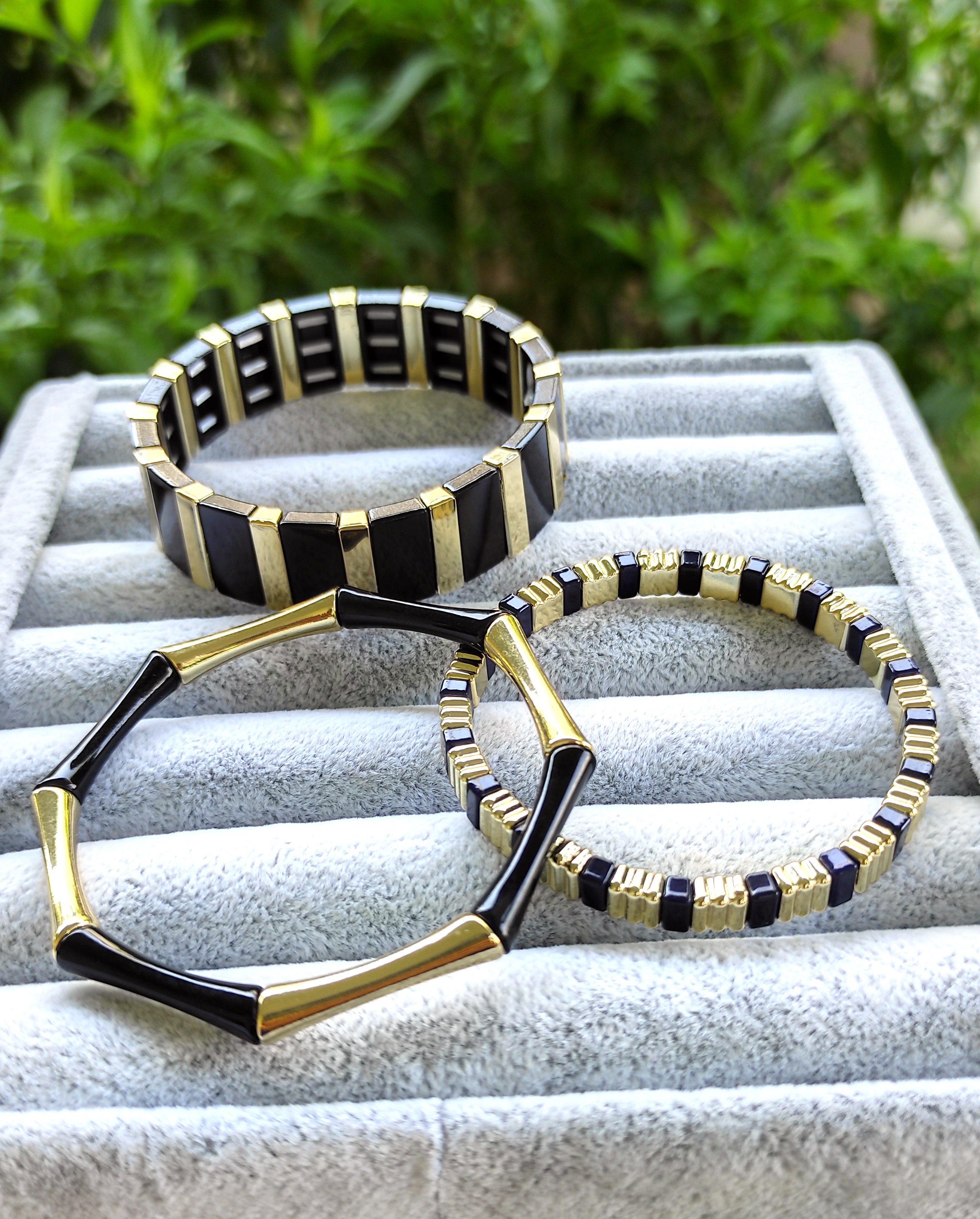 Siyah Gold Domino Lastikli Seramik Bileklik