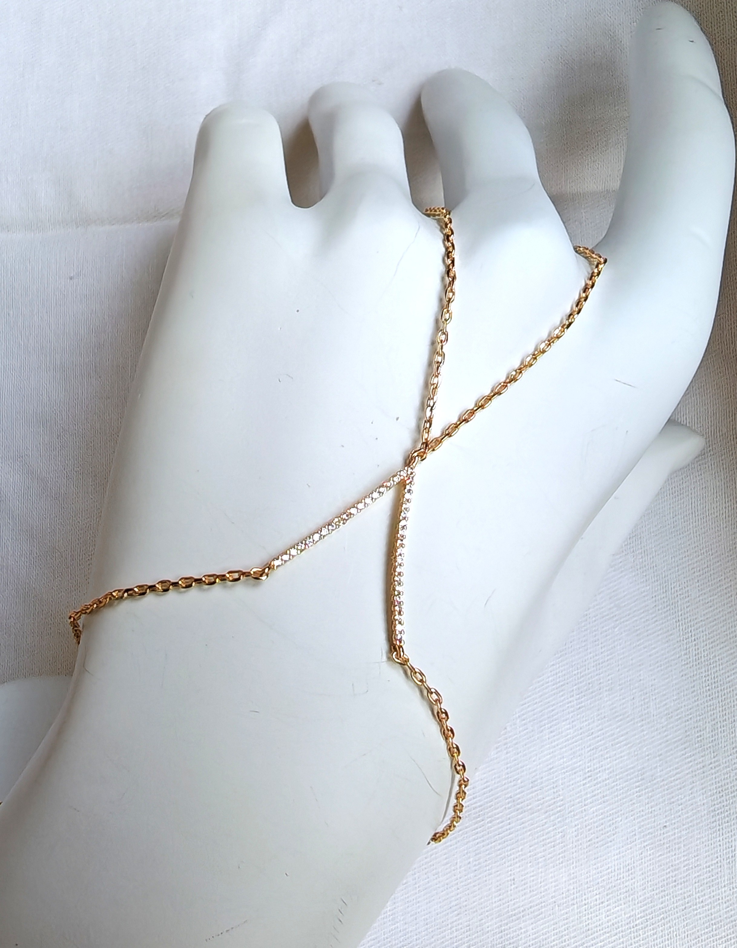 Taşlı V Model Bilekten Bağlamalı Şahmeran ( Gold) 