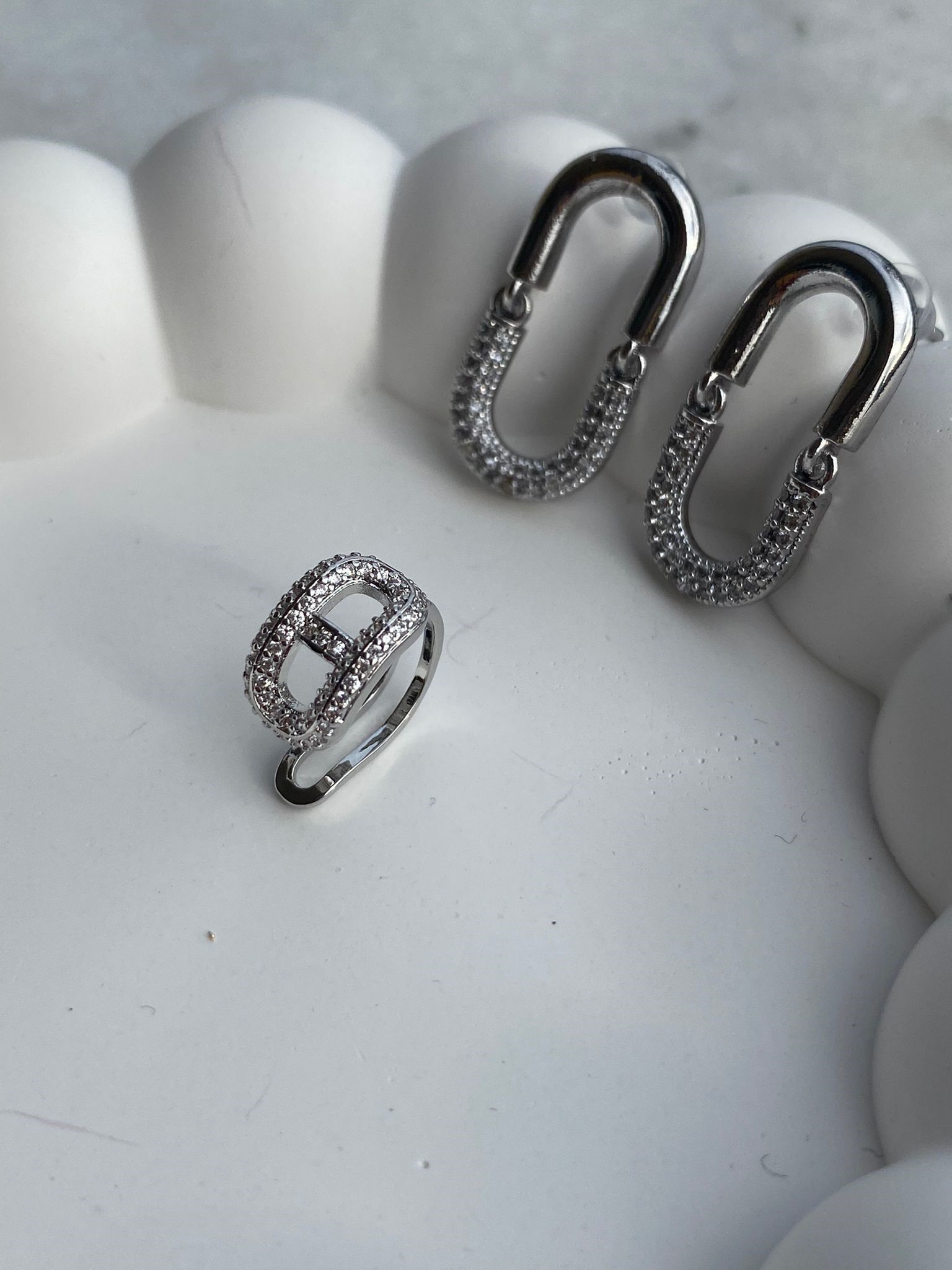 Marka model yarı taşlı silver küpe 