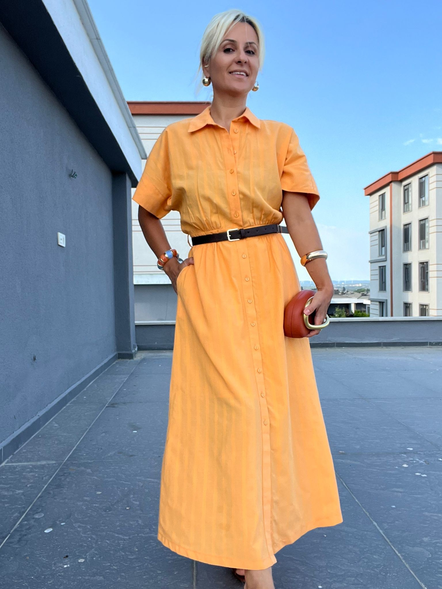 Turuncu Renk ,Kemer Detaylı Elbise