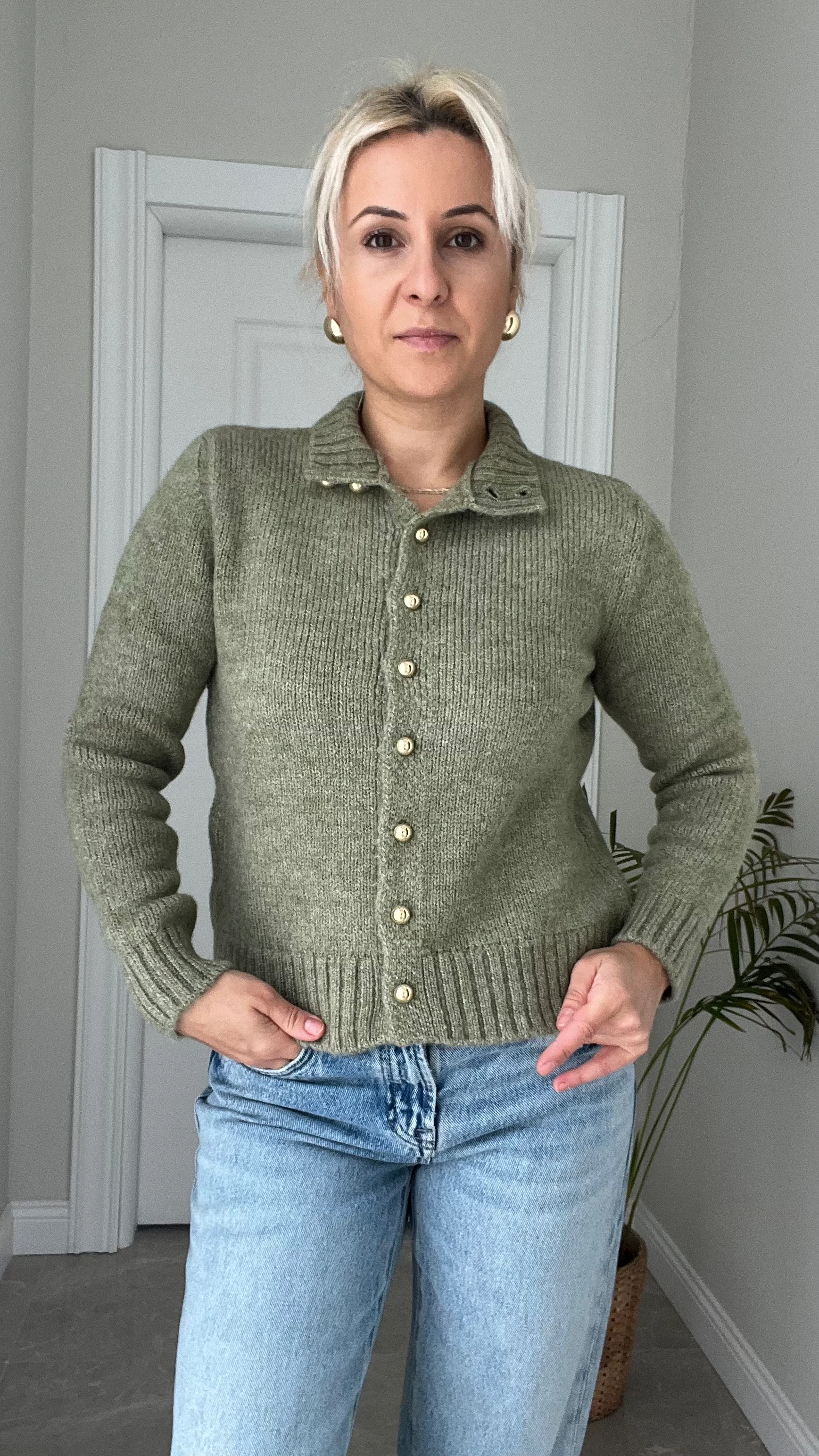 Gold Düğmeli Boğazlı Hırka Haki