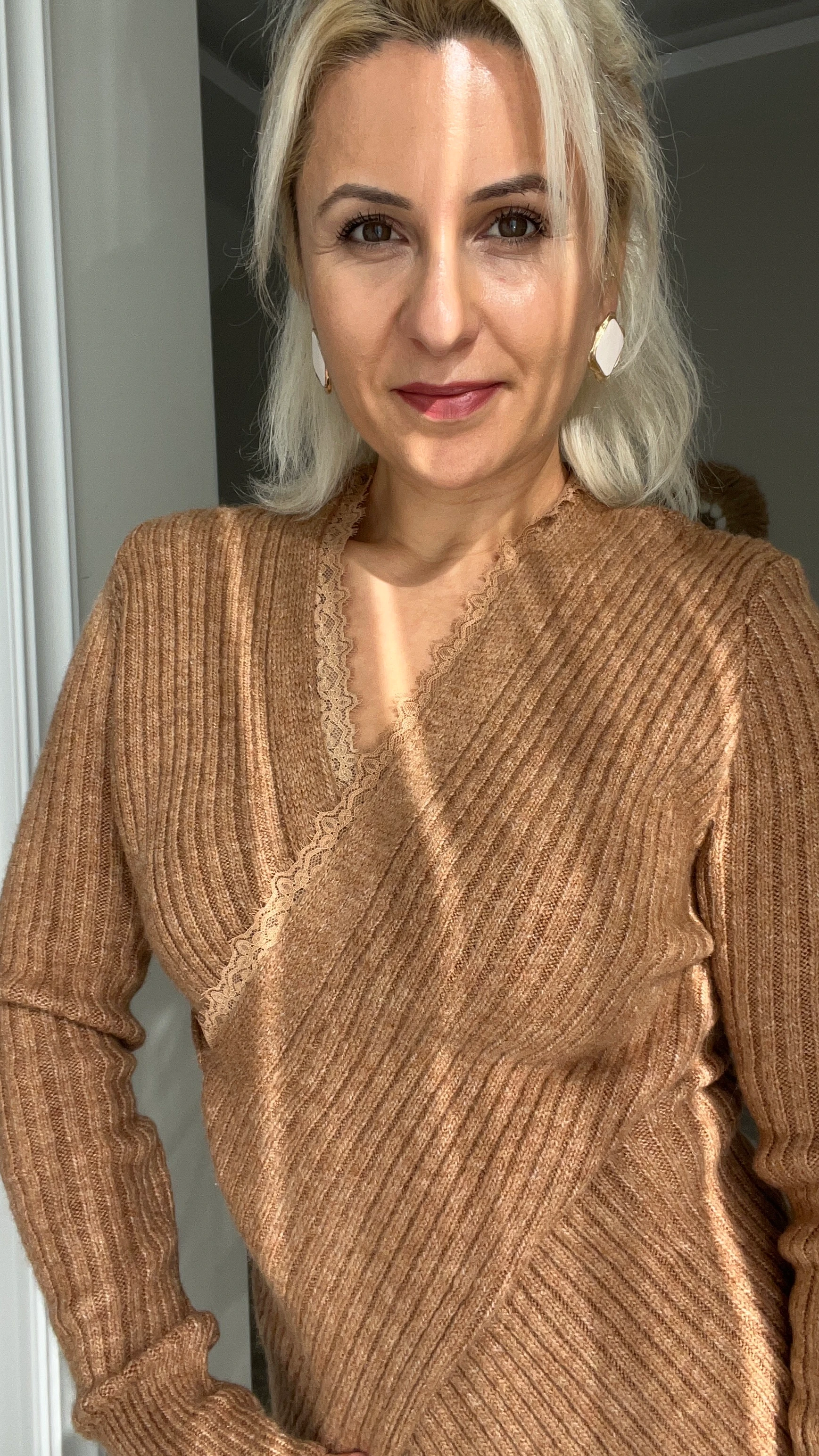 Kruvaze Kesim Dantel Detay Triko Kazak Kahve 