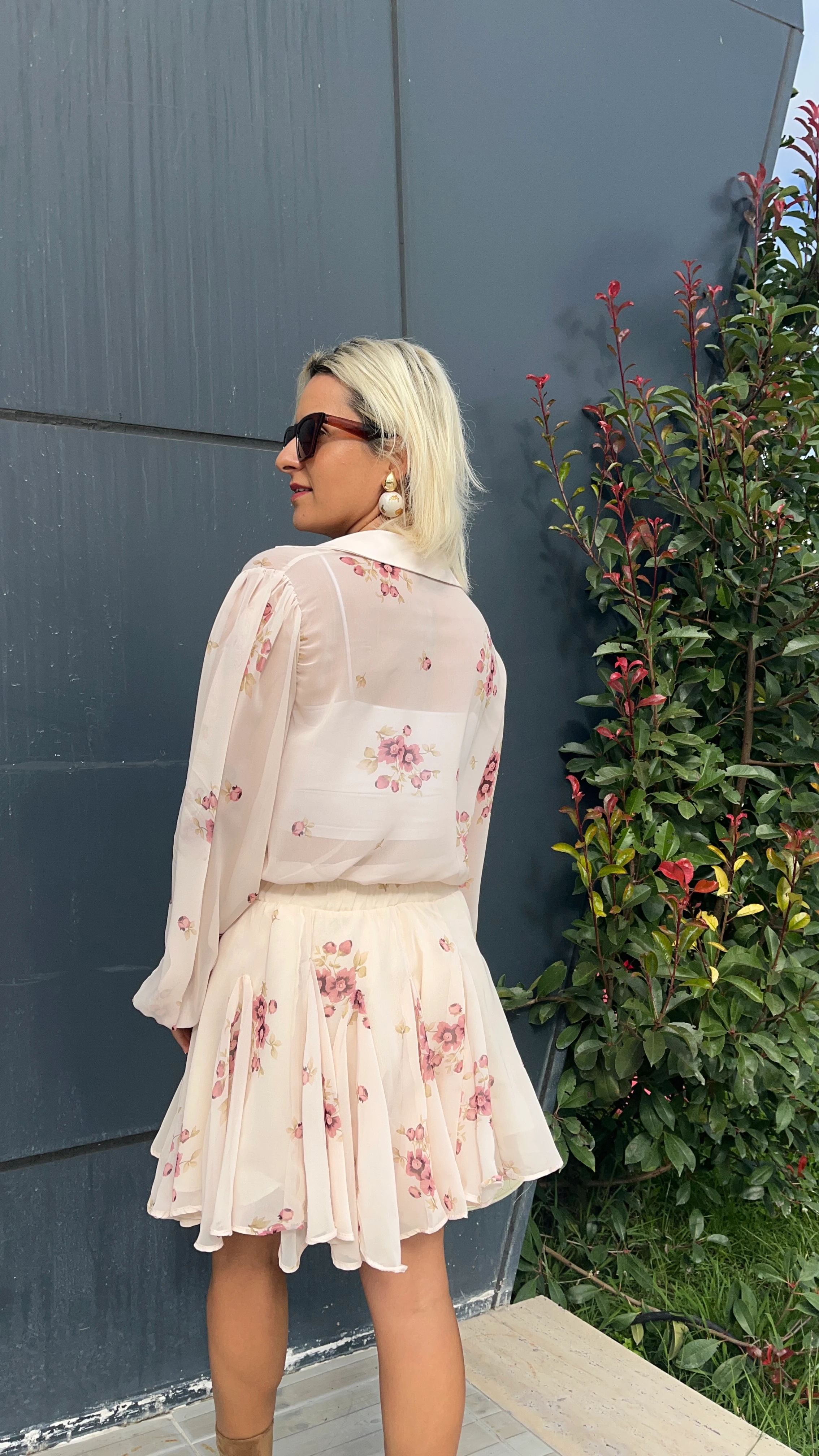 Ekru Çiçek Desenli Gömlek Etek Takım