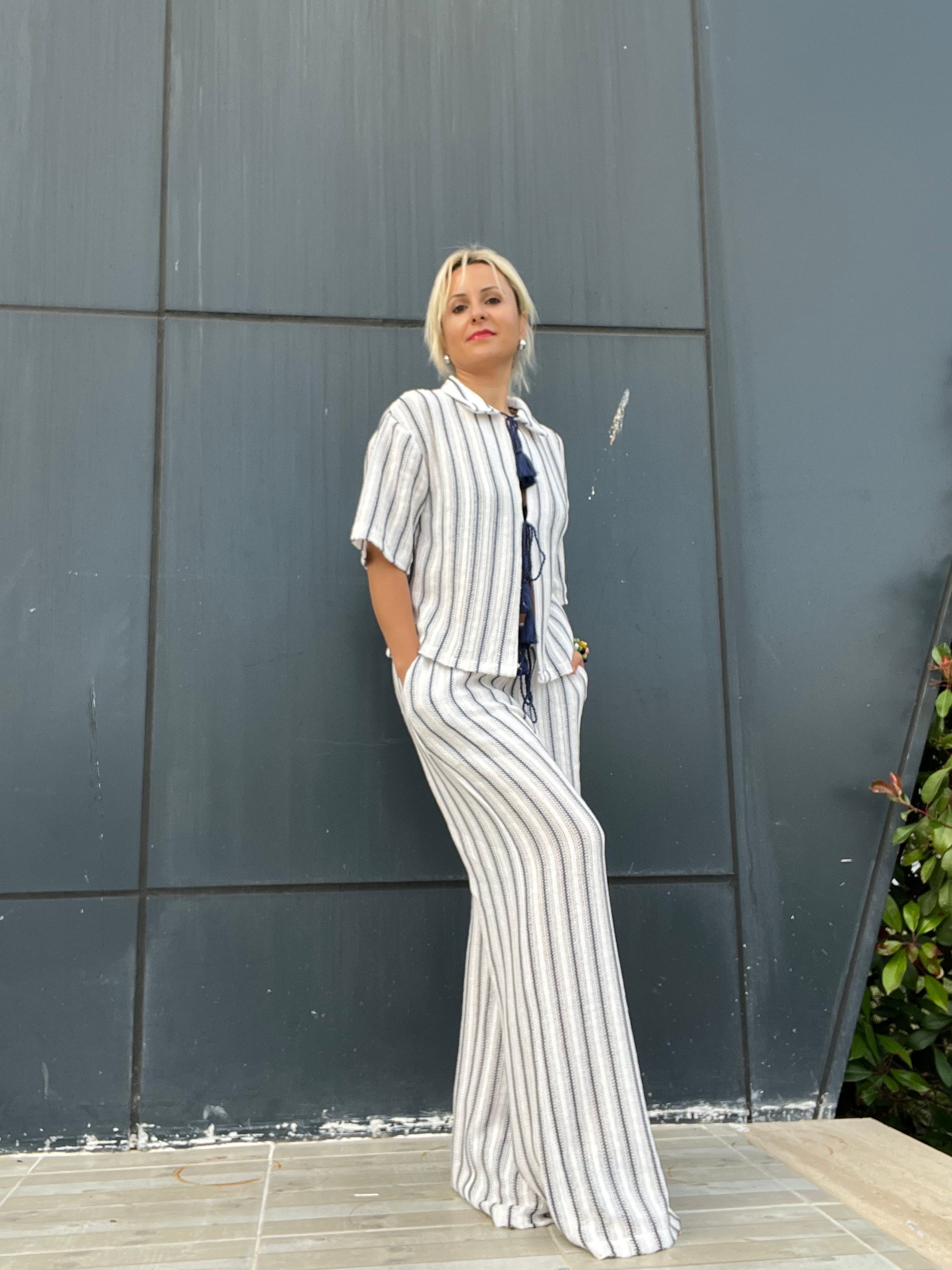 Önü Fiyonk Detay Gömlek-Örme Pantolon Takım 