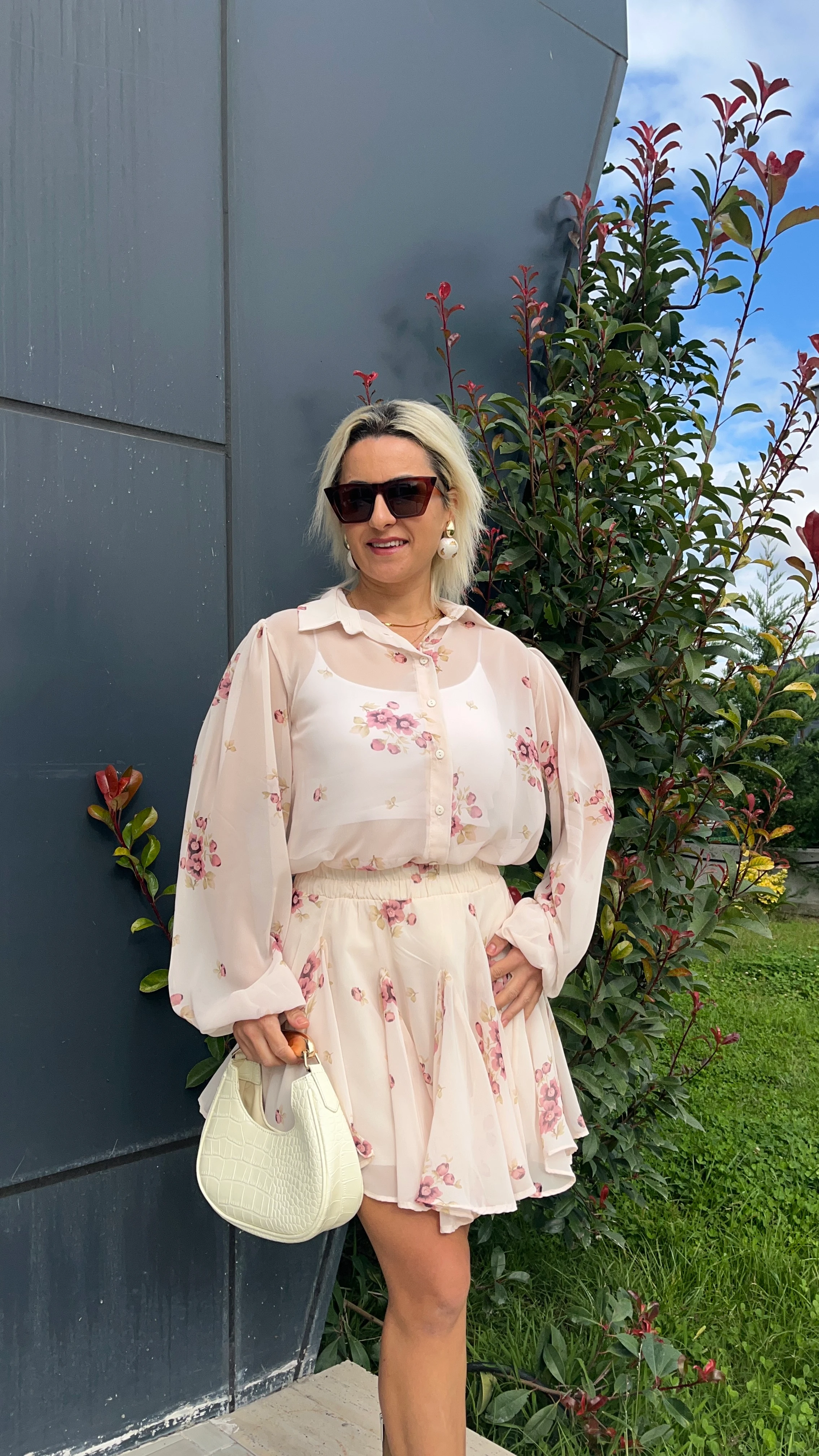 Ekru Çiçek Desenli Gömlek Etek Takım