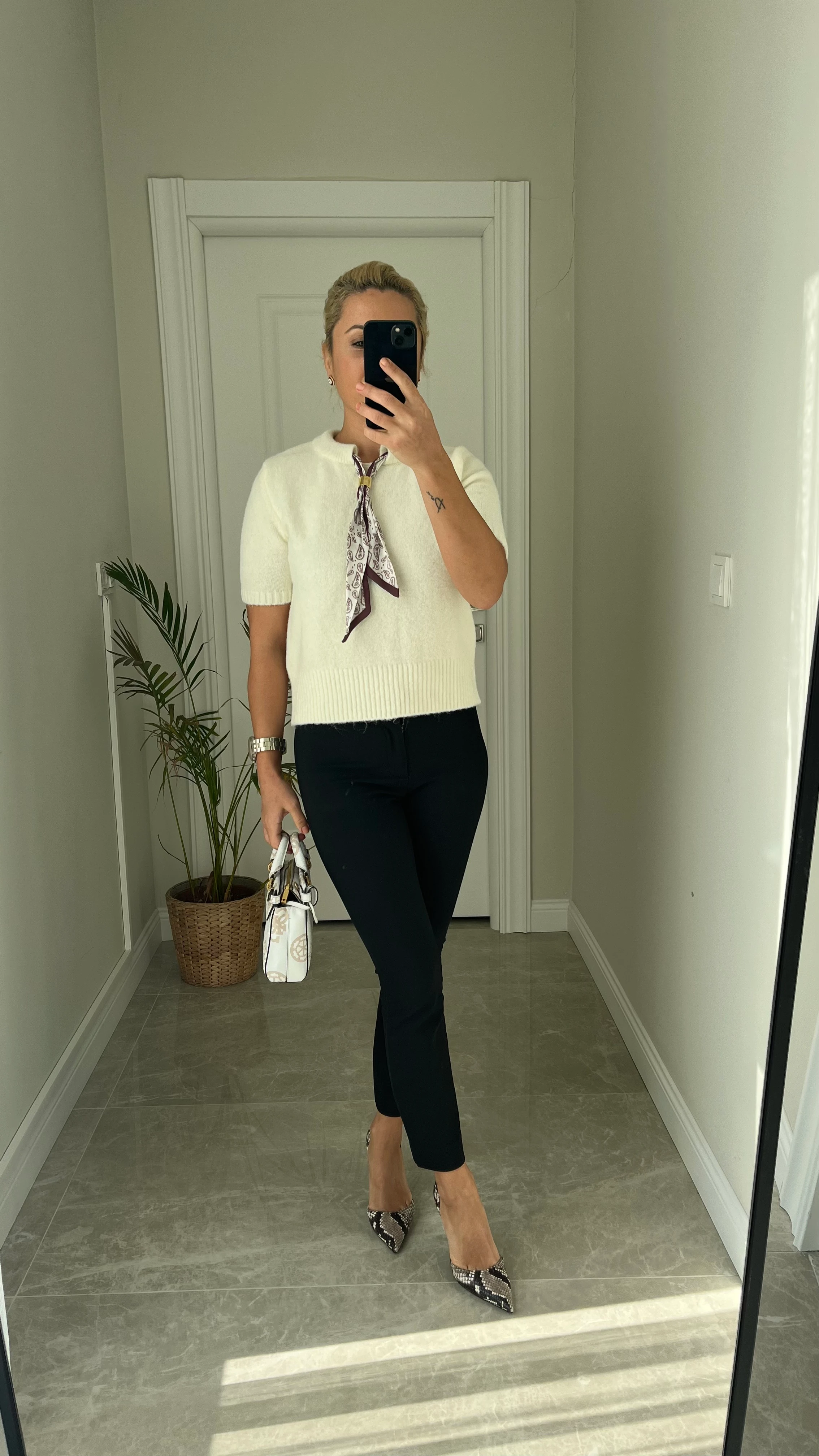 Fular Detay Yarım Kol Ekru Triko