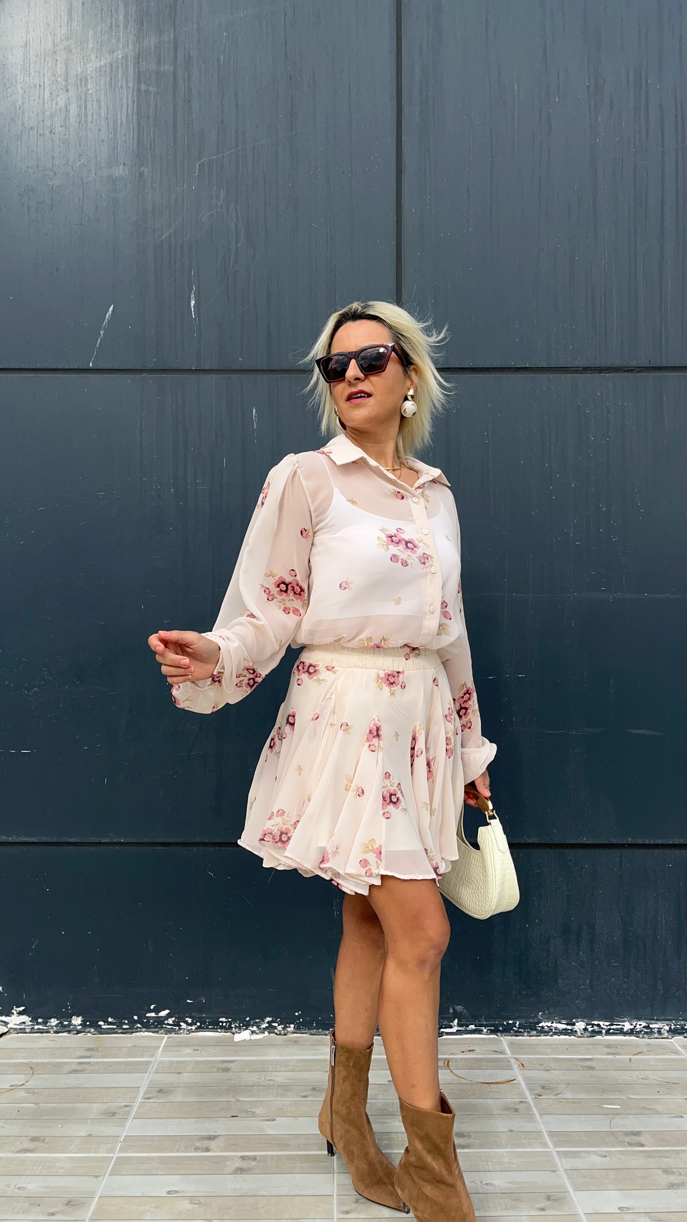 Ekru Çiçek Desenli Gömlek Etek Takım