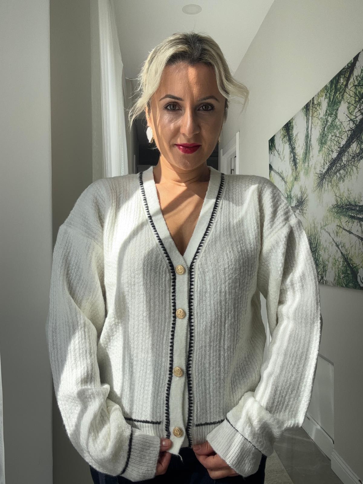 Gold Düğme Detay Şeritli Hırka Beyaz