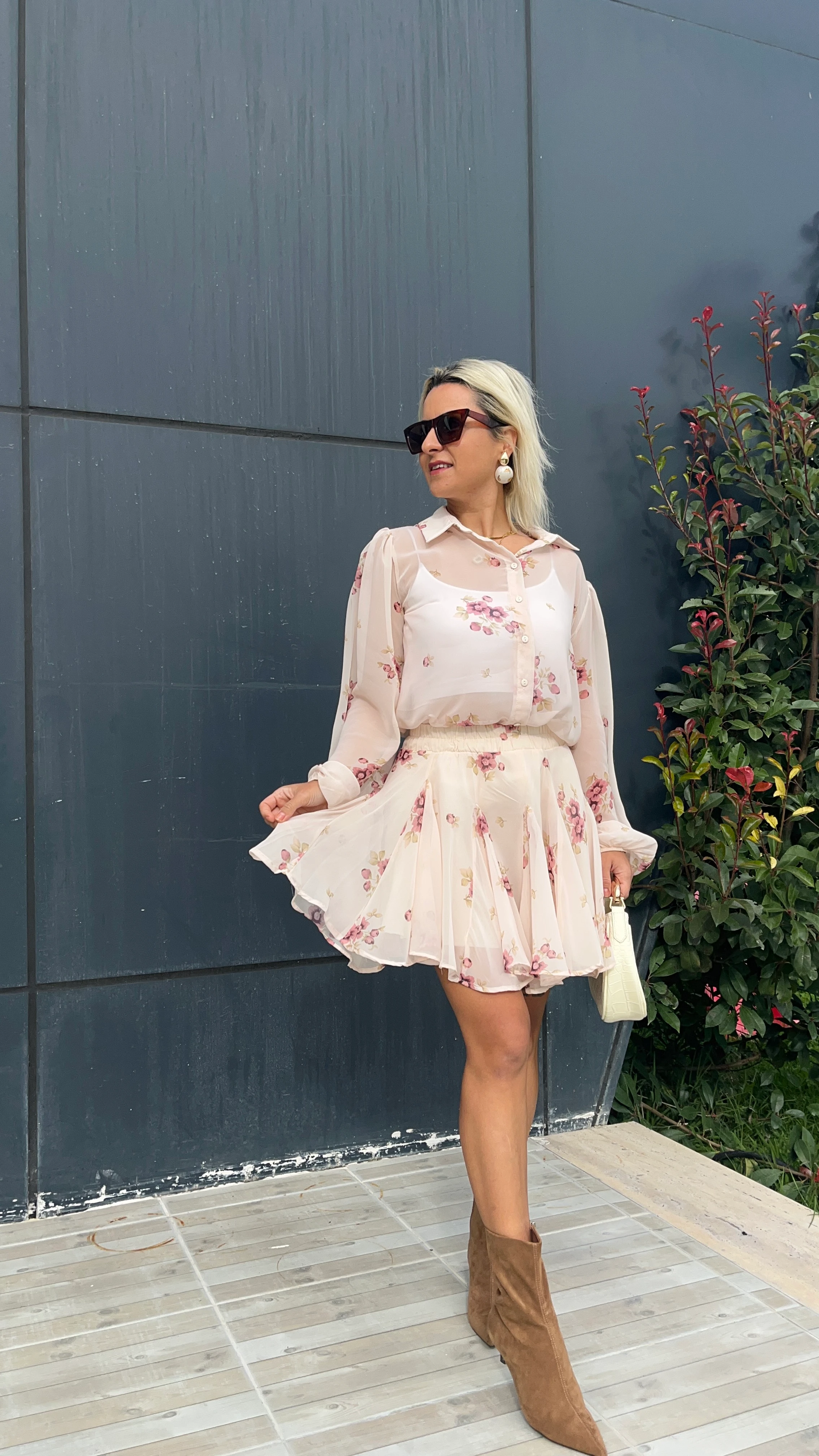 Ekru Çiçek Desenli Gömlek Etek Takım