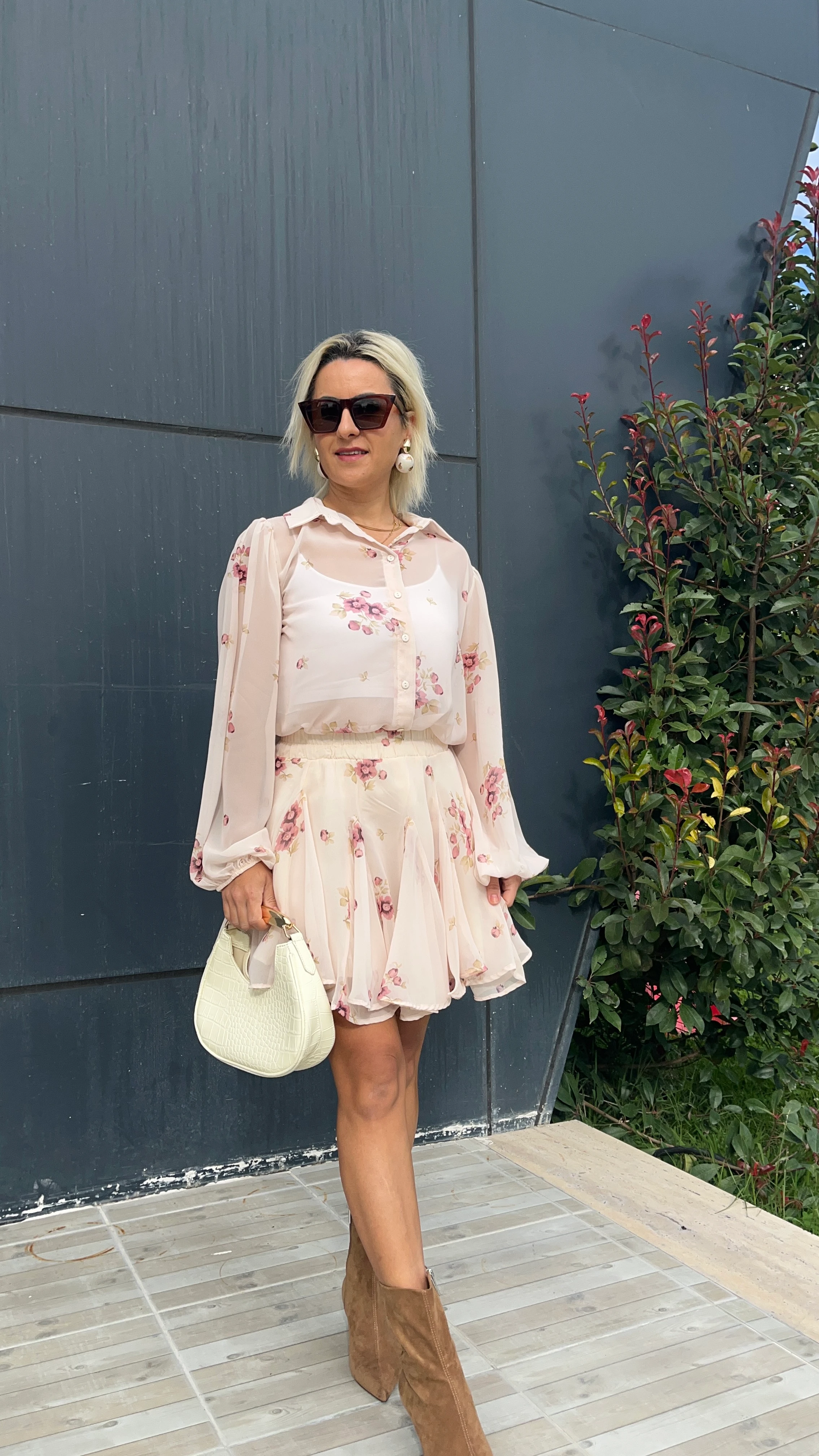 Ekru Çiçek Desenli Gömlek Etek Takım