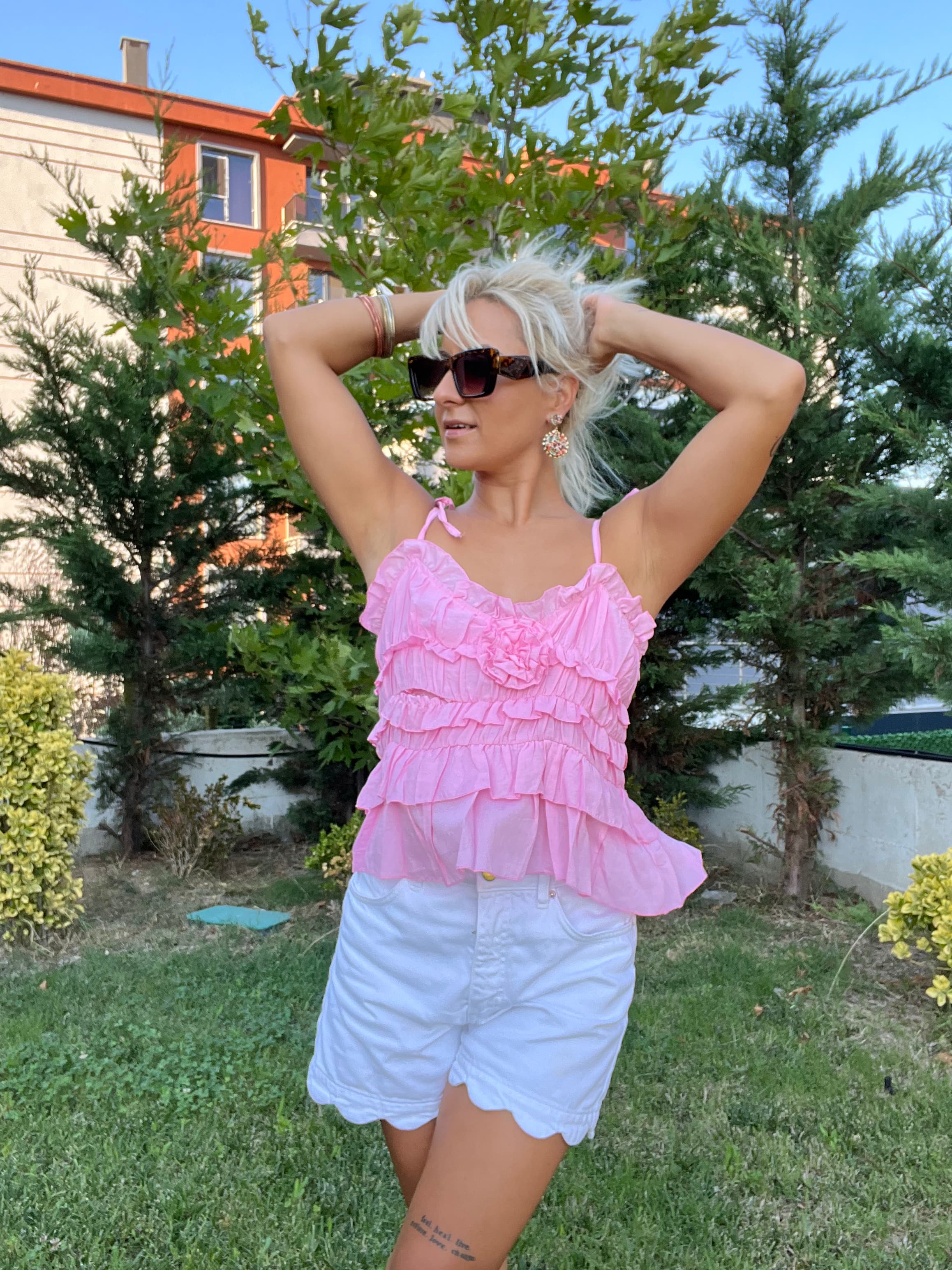 İp Askılı Gül Detay Bluz