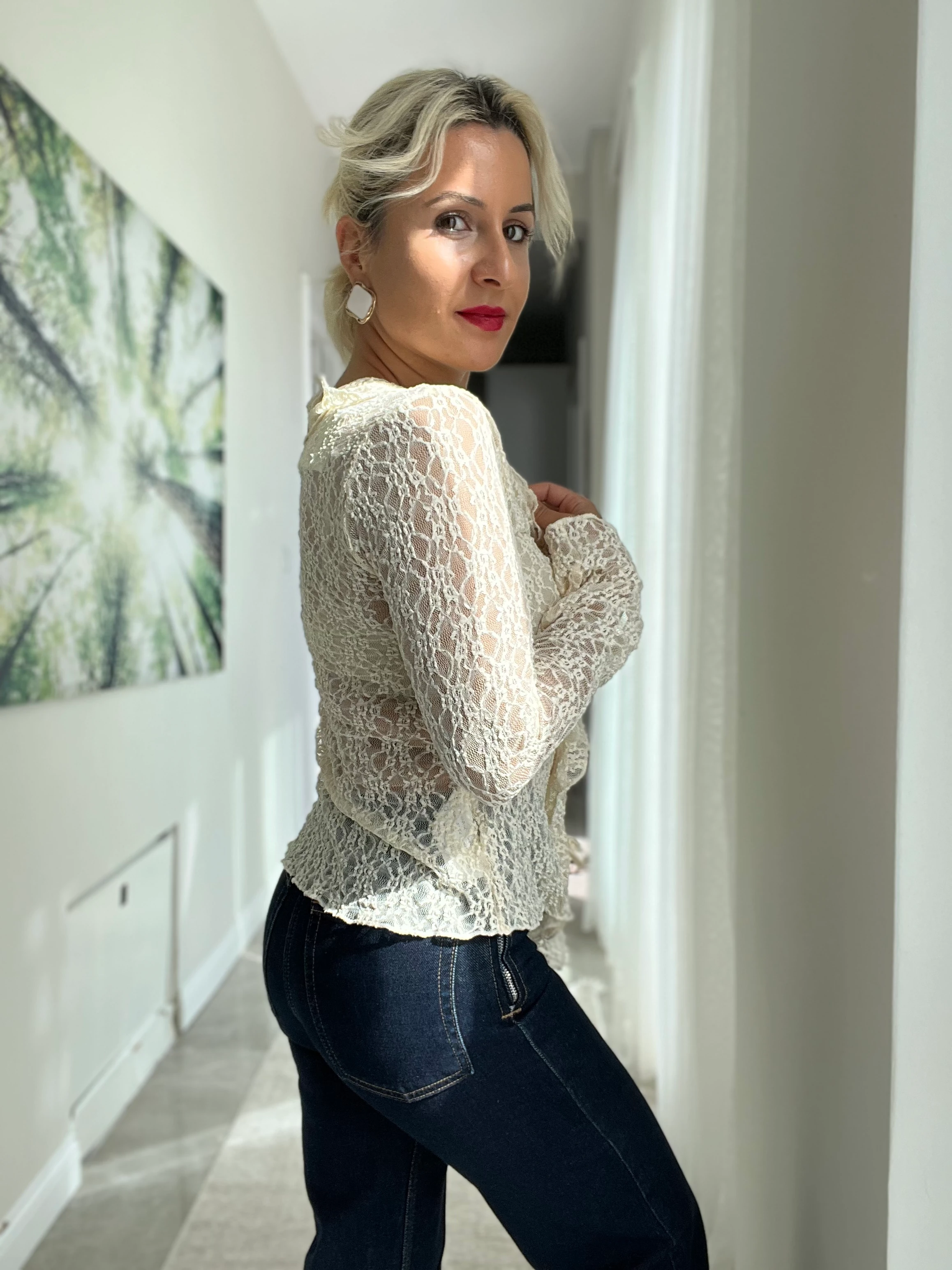 Önden Fırfırlı Dantel Bluz