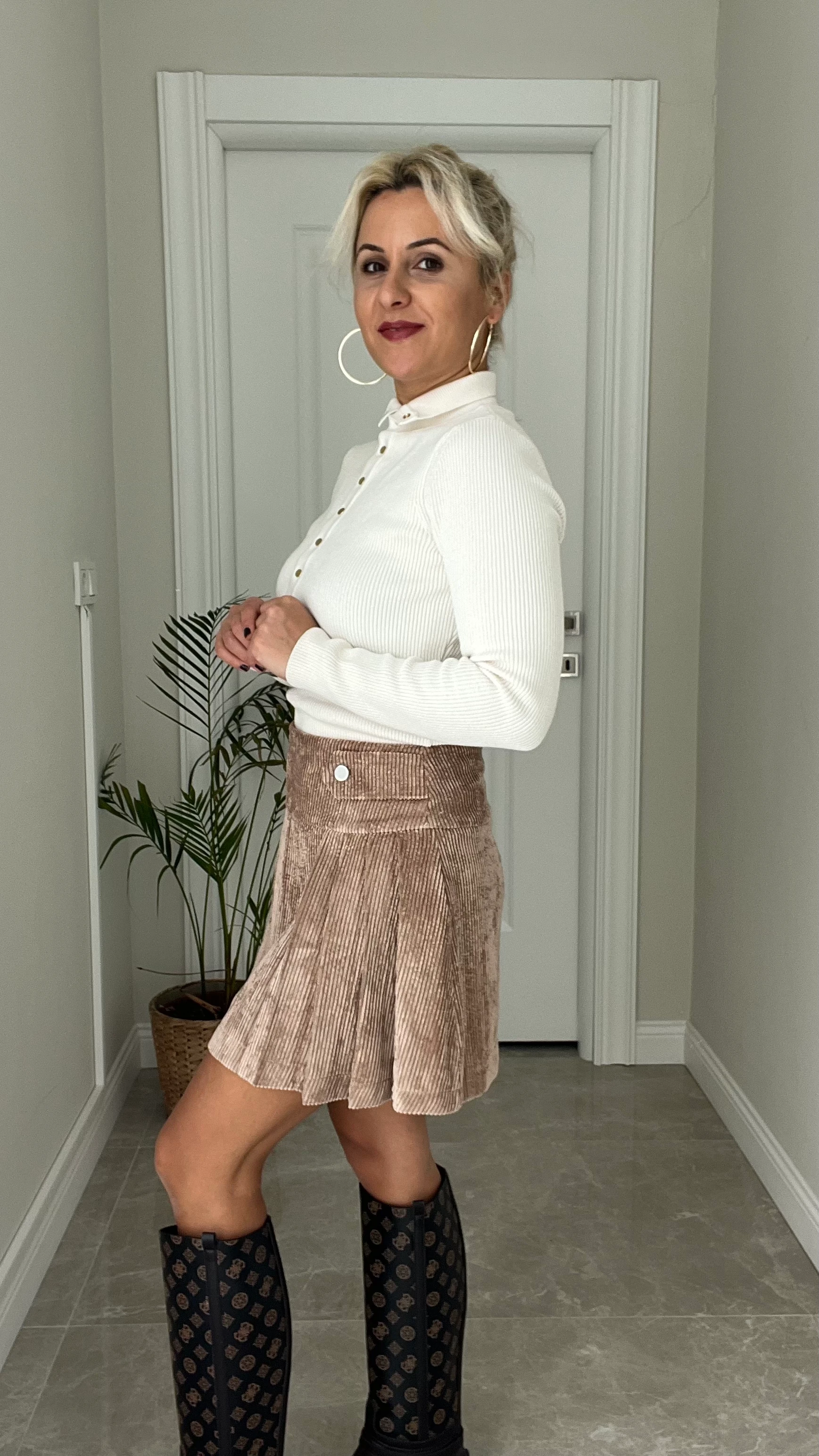 Kordon Kadife Mini Etek Krem Renk