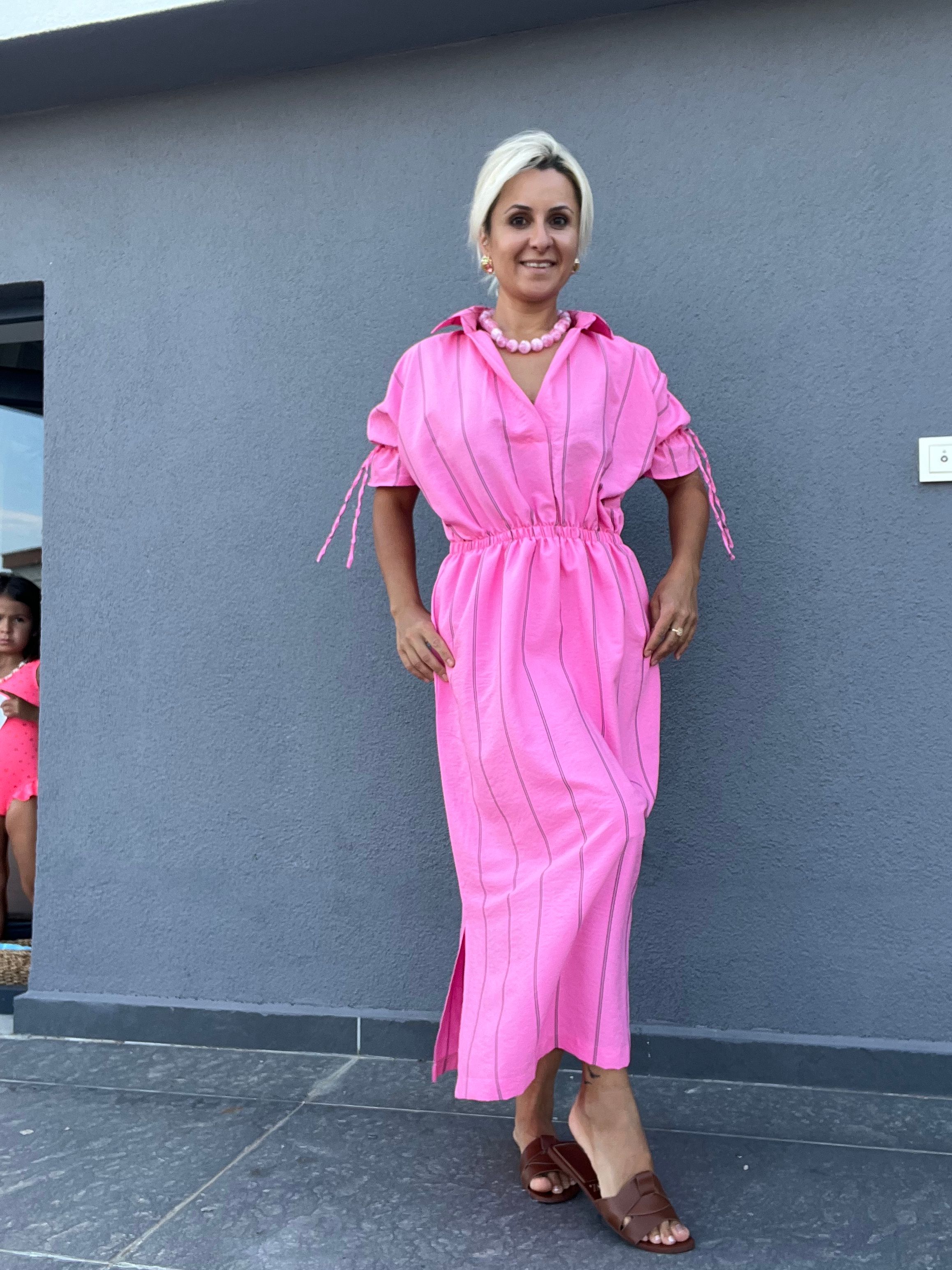 Pembe Çizgi Detay Elbise