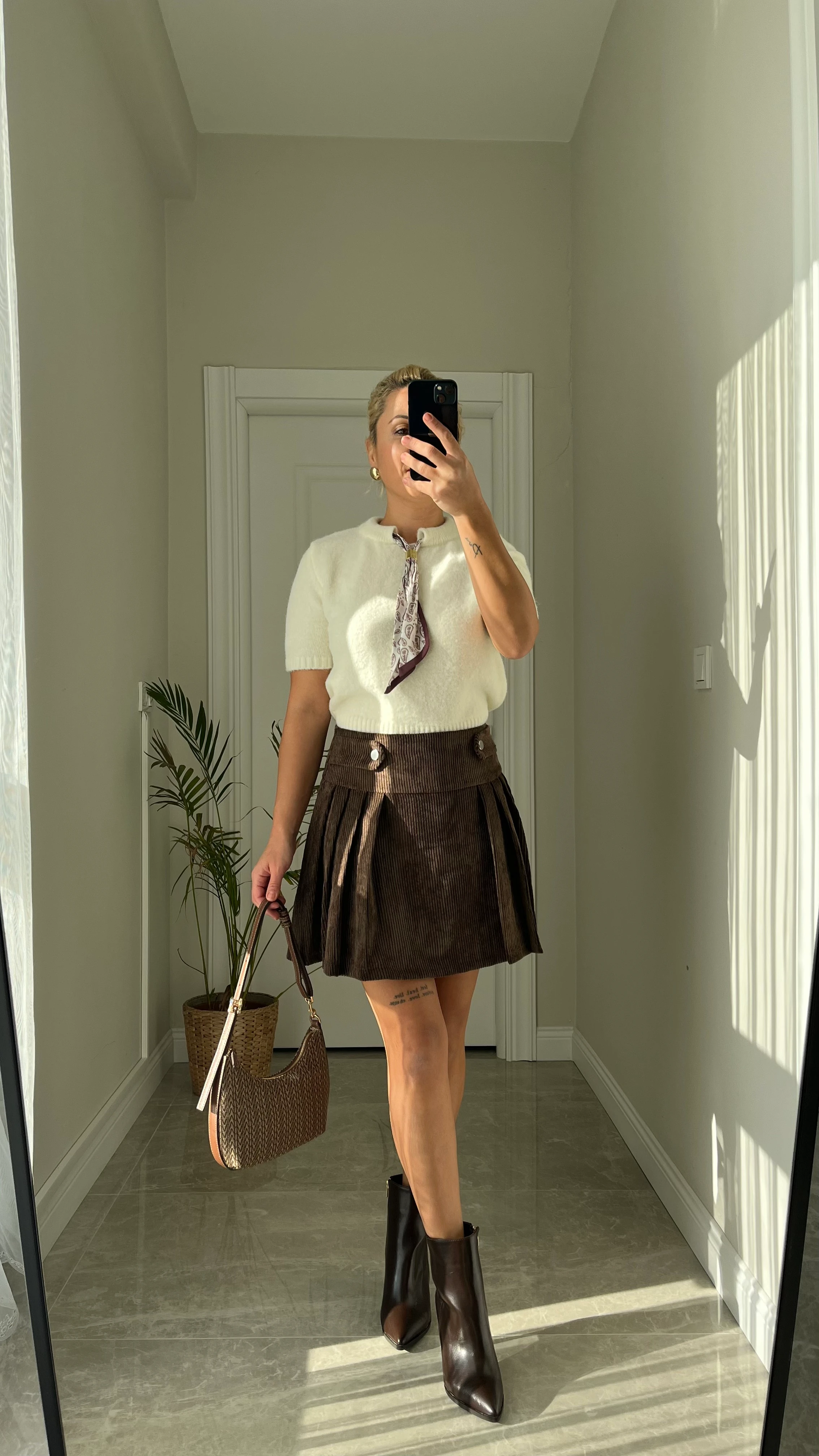 Fular Detay Yarım Kol Ekru Triko