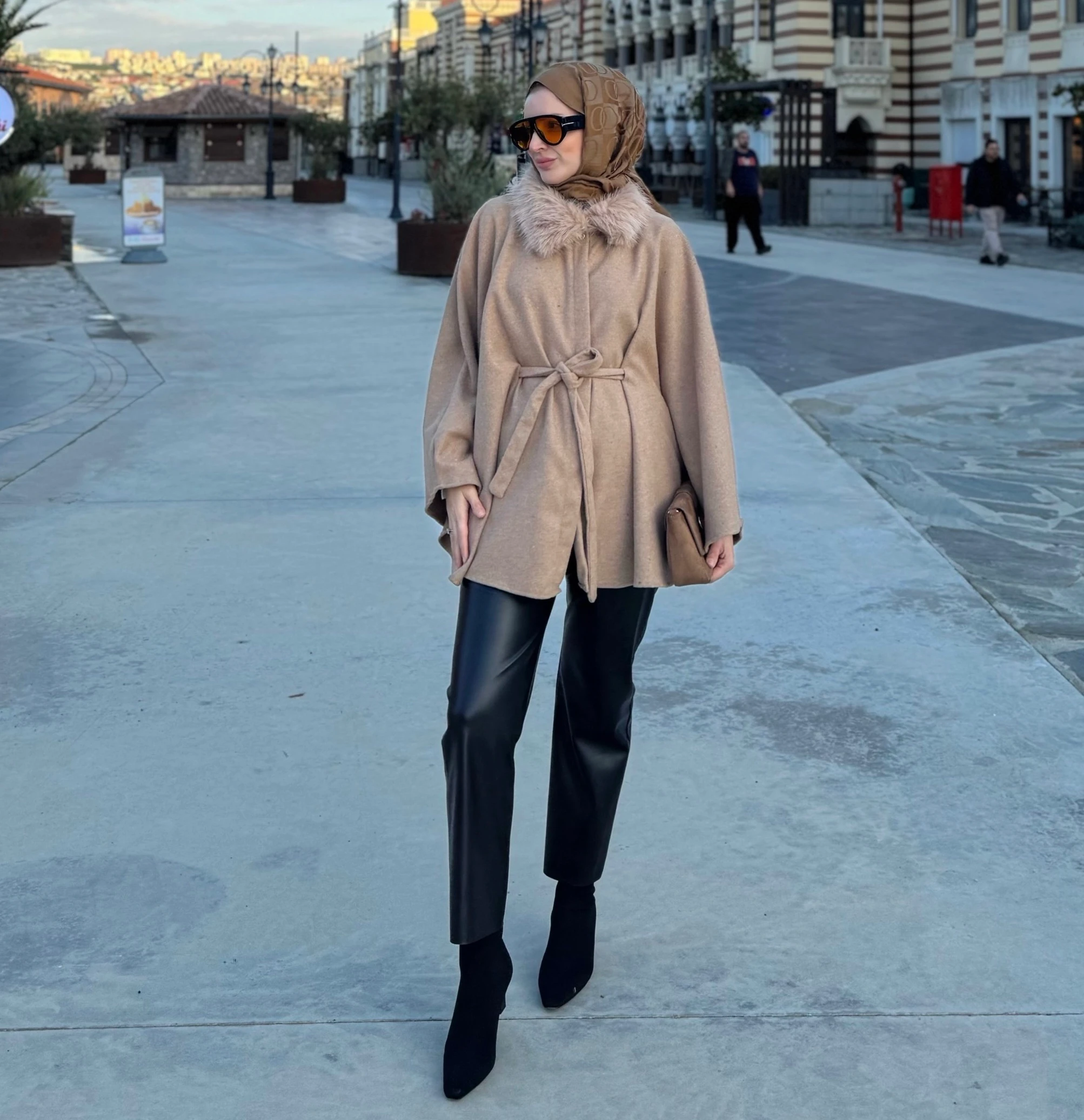 Kürk yaka panço - camel