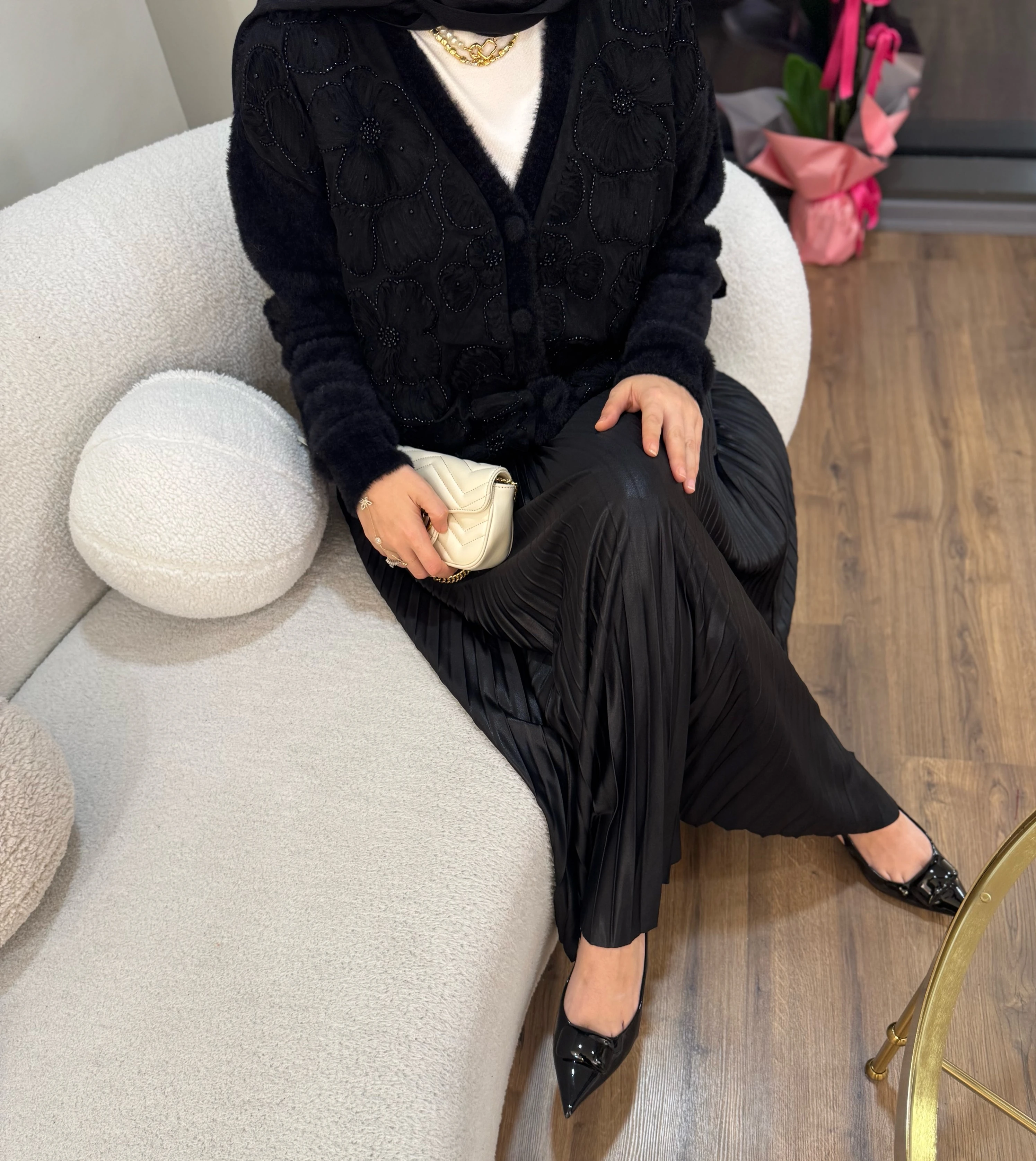 Çiçek işlemeli angora hırka - siyah