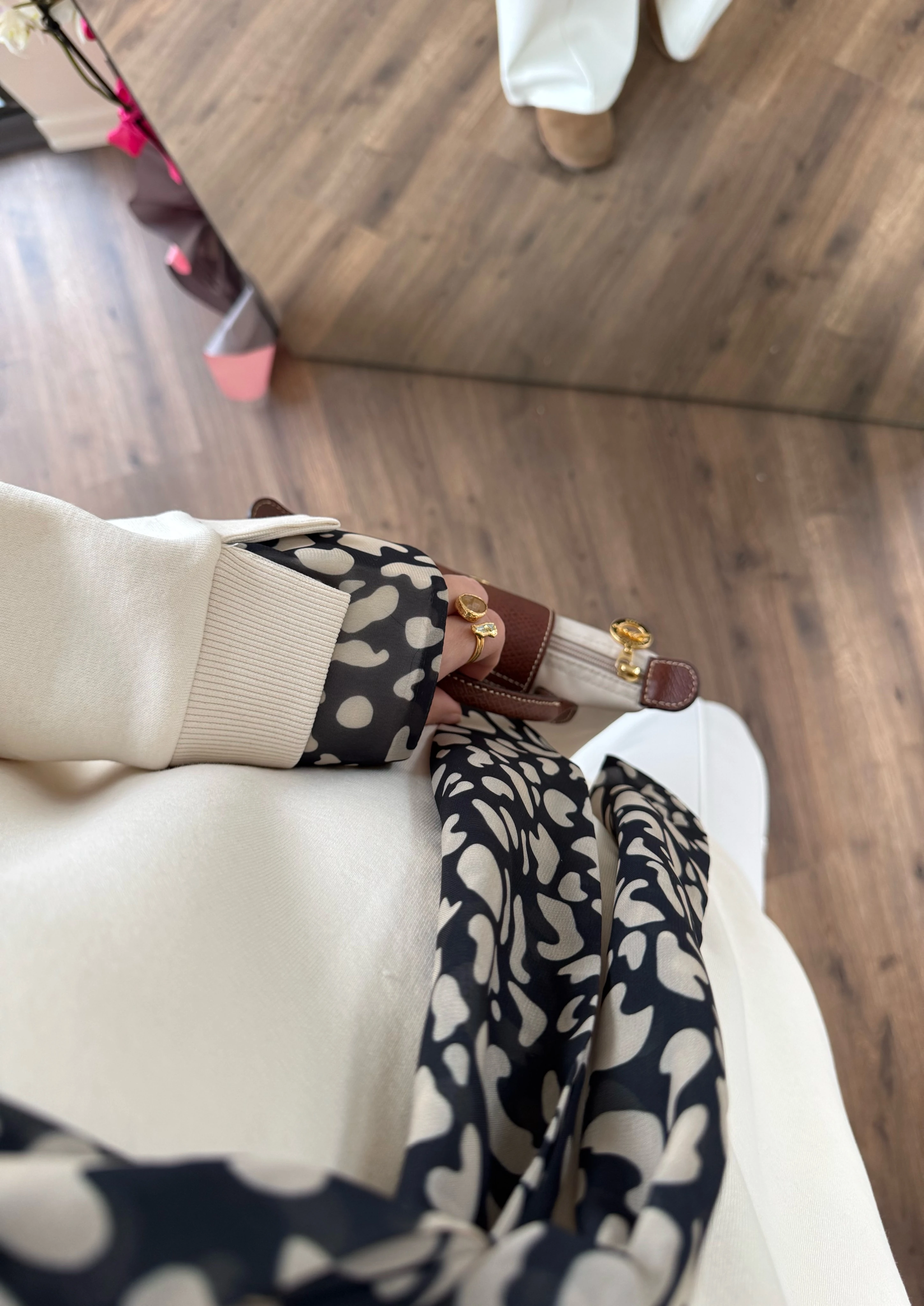 Leopar fularlı sweatshirt