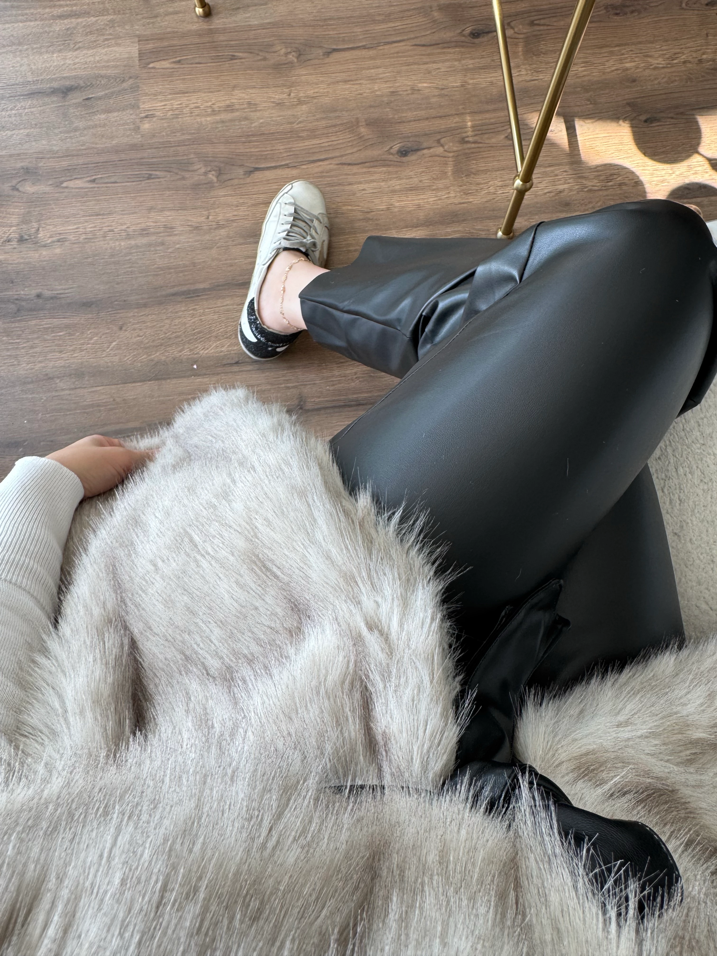 Deri kemerli kürk yelek 