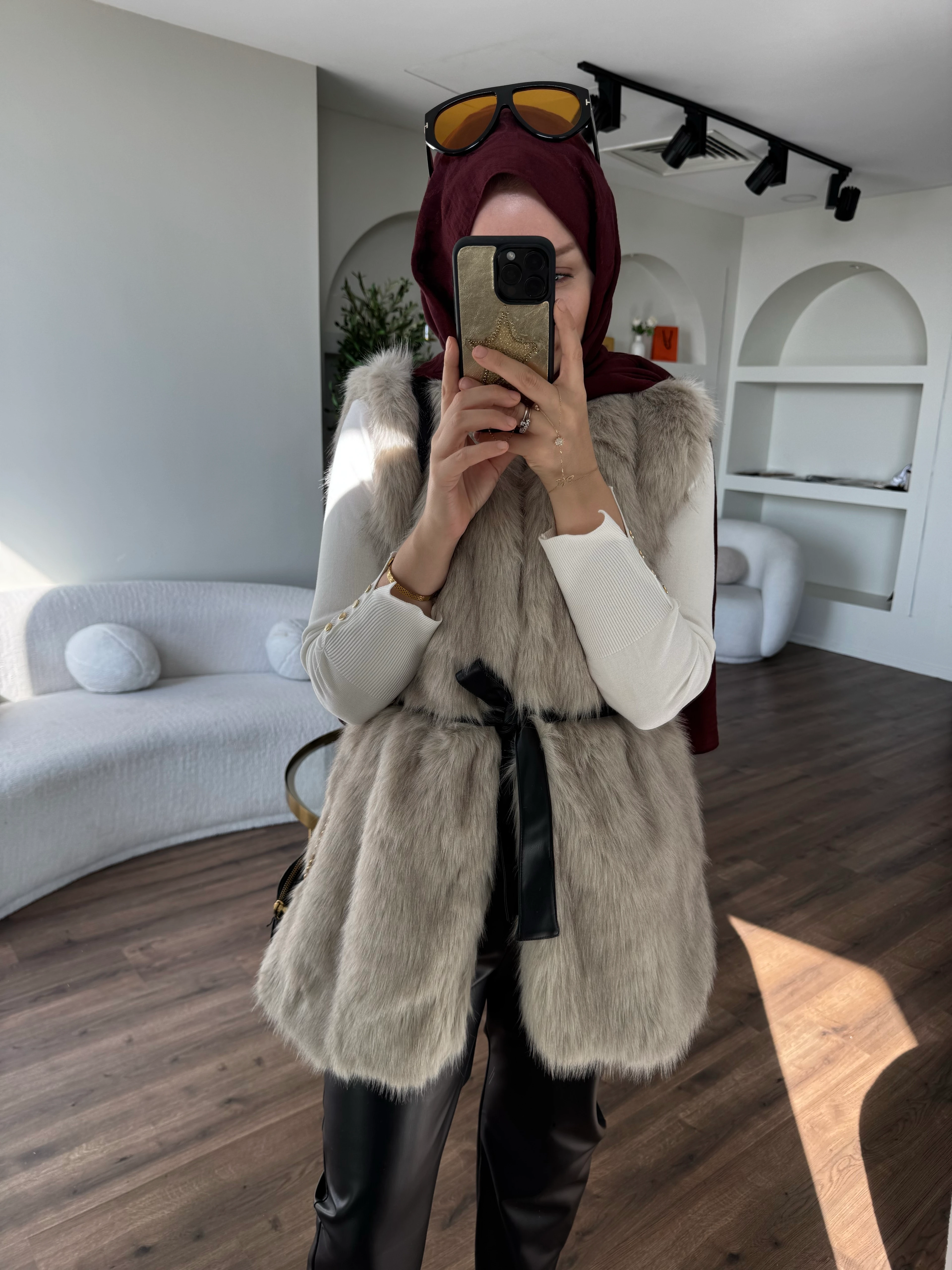 Deri kemerli kürk yelek 