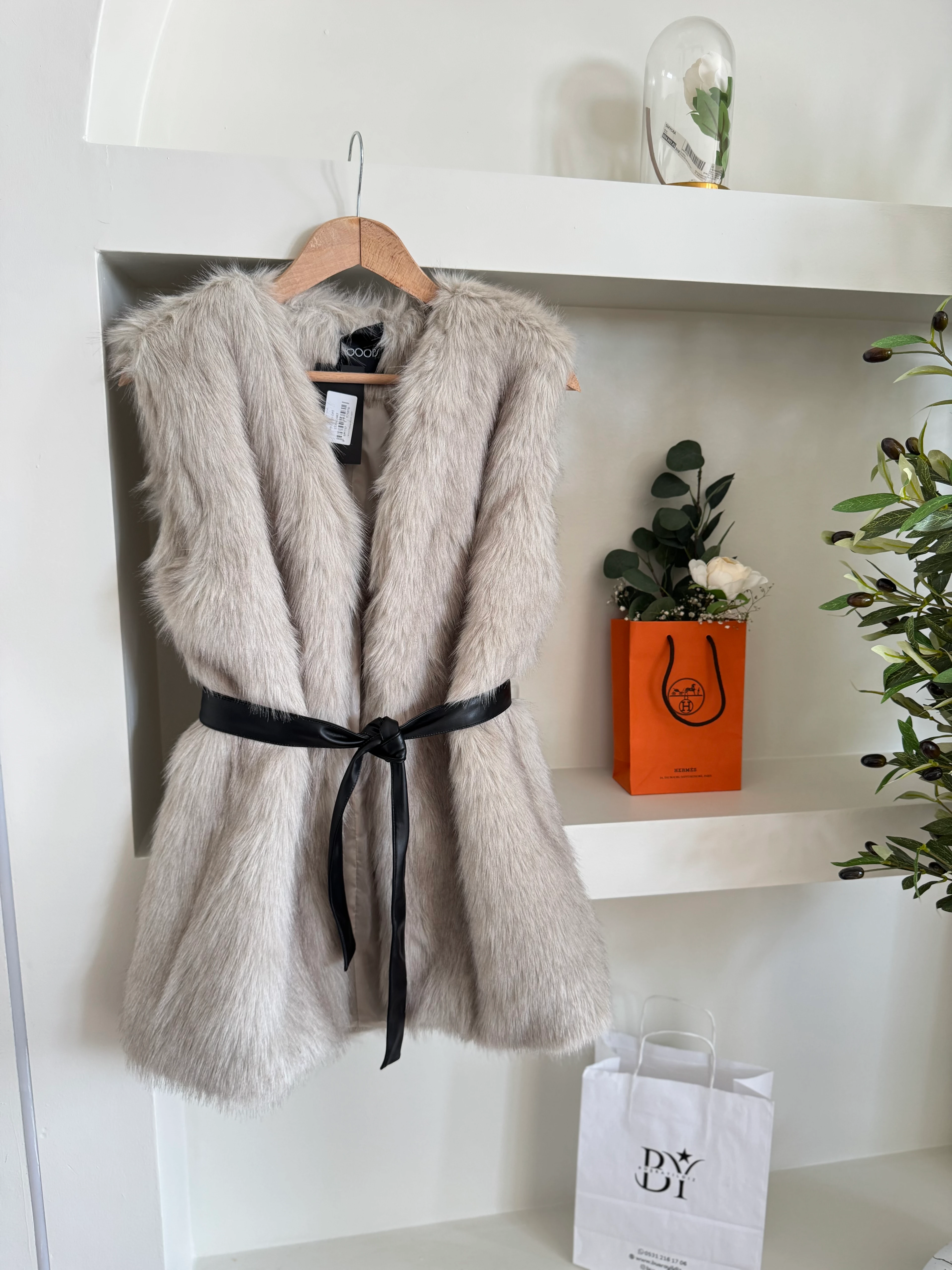 Deri kemerli kürk yelek 