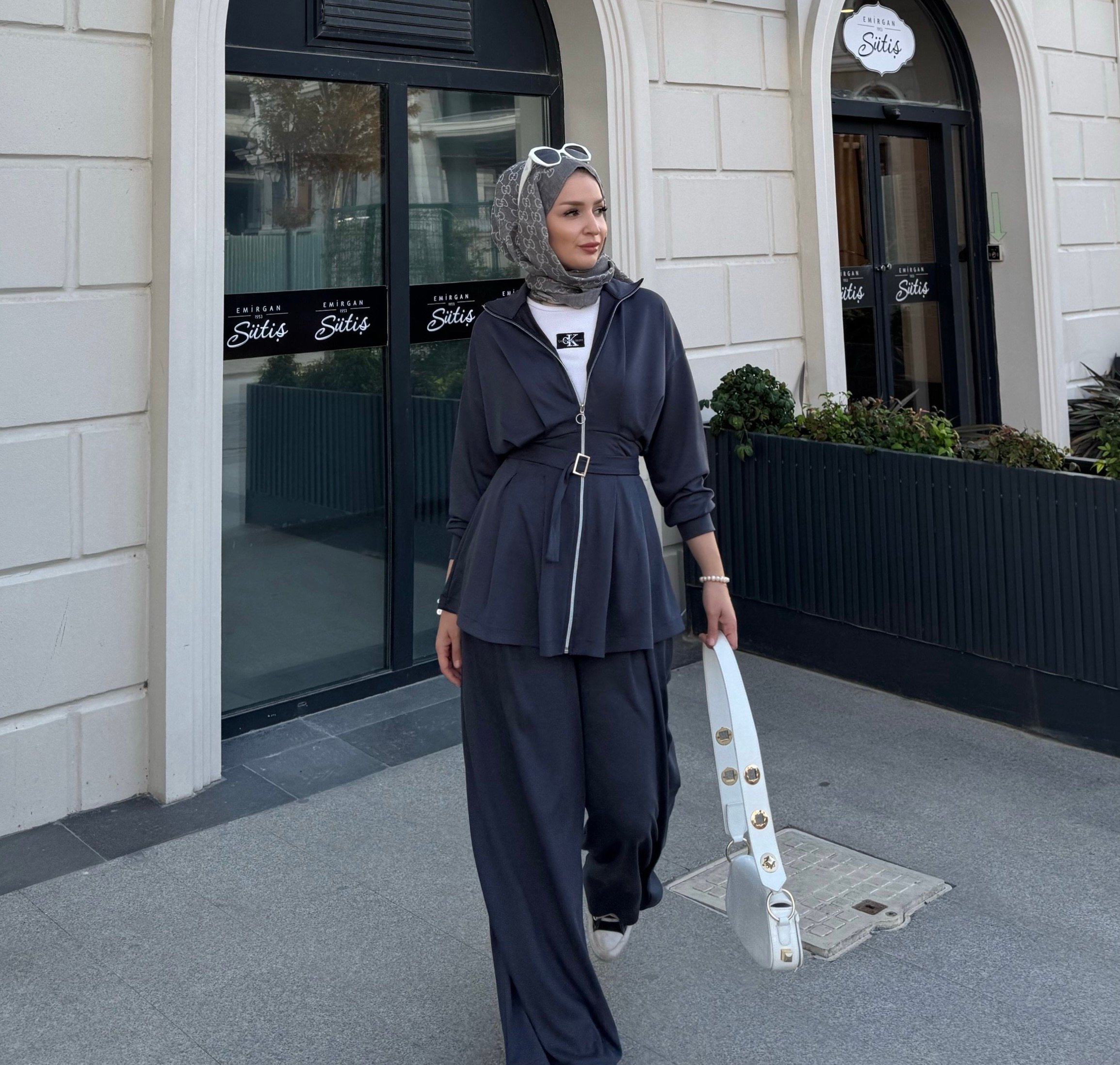 Laura takım - füme