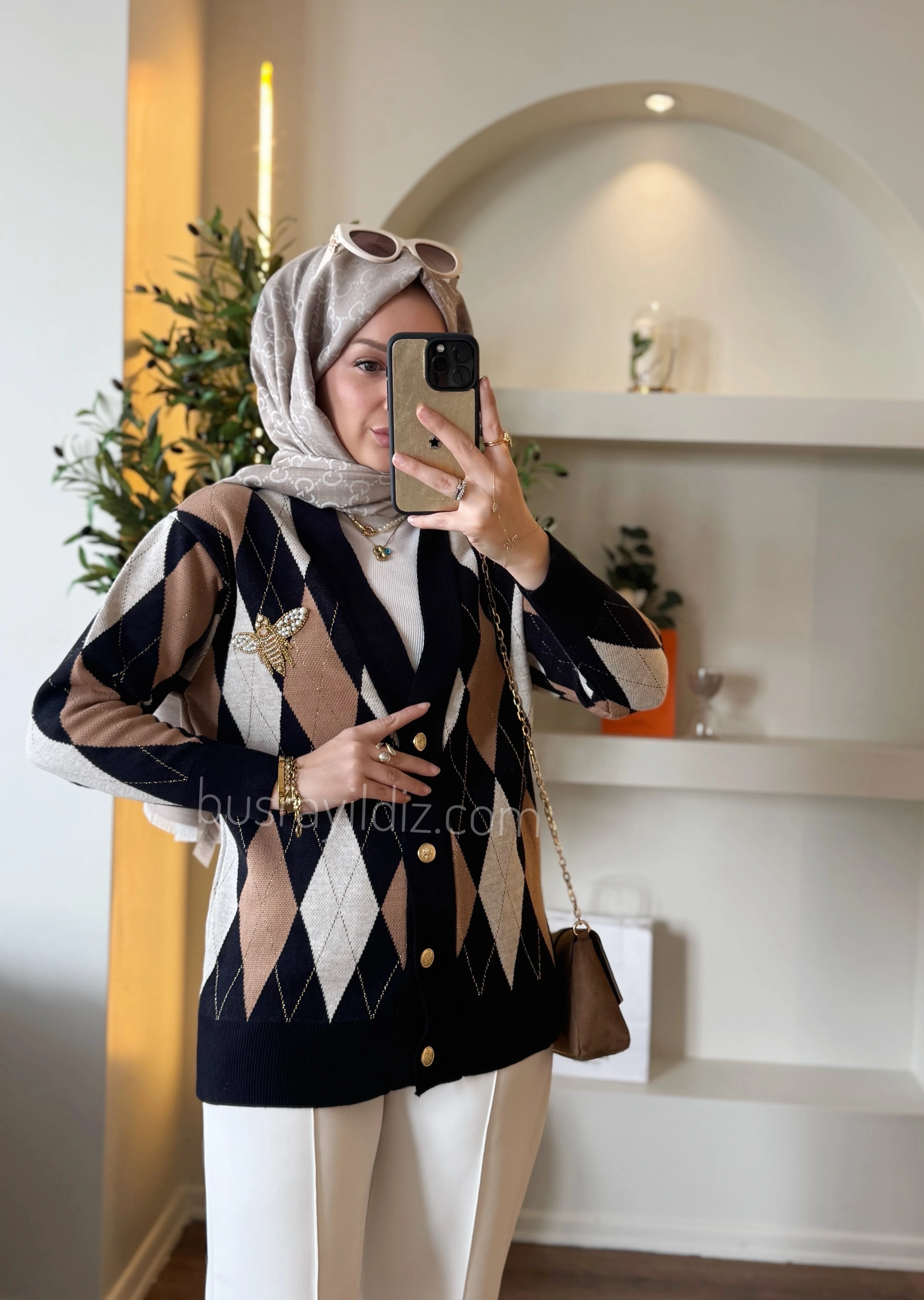 Bym arı işlemeli hırka 