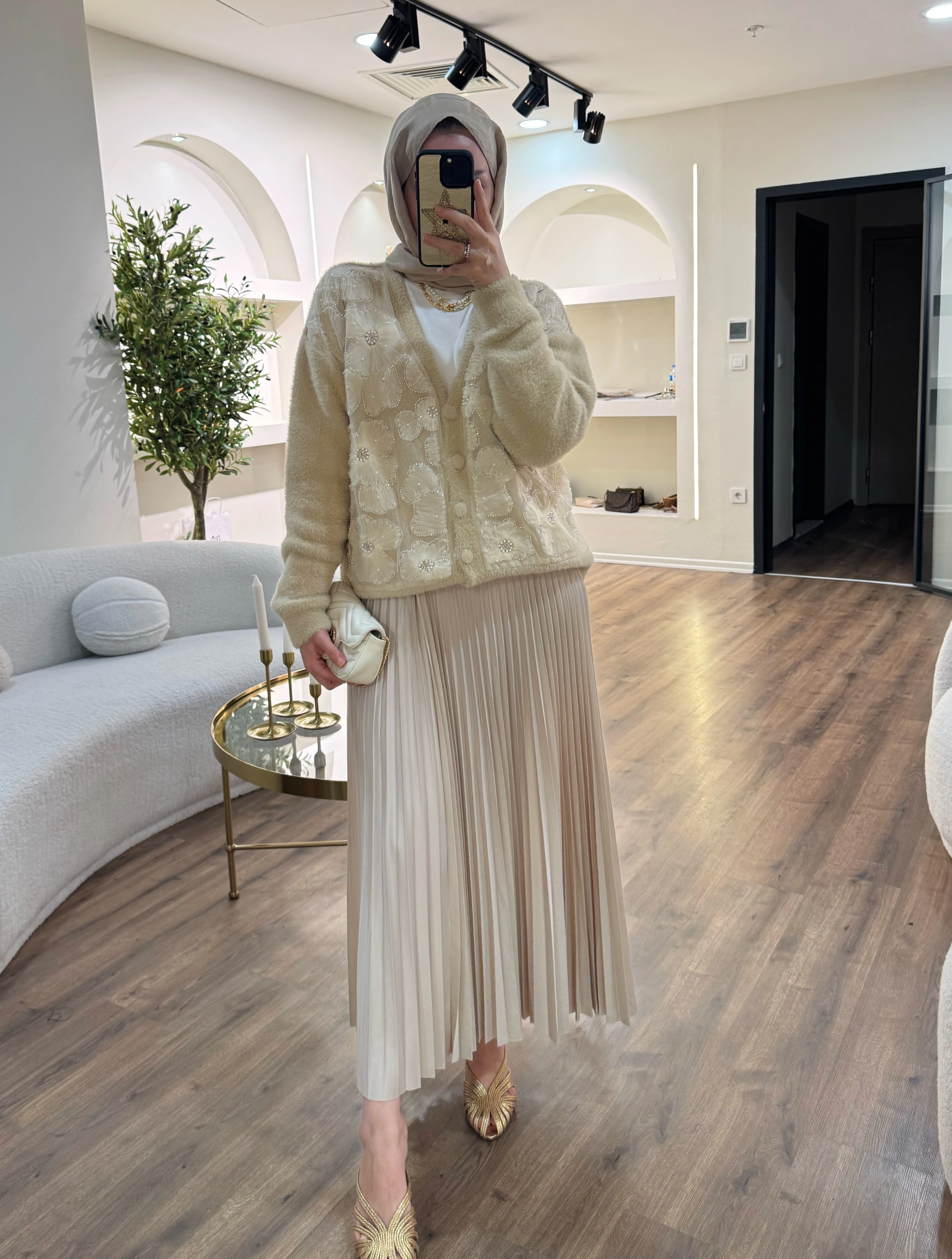 Çiçek işlemeli angora hırka - taş