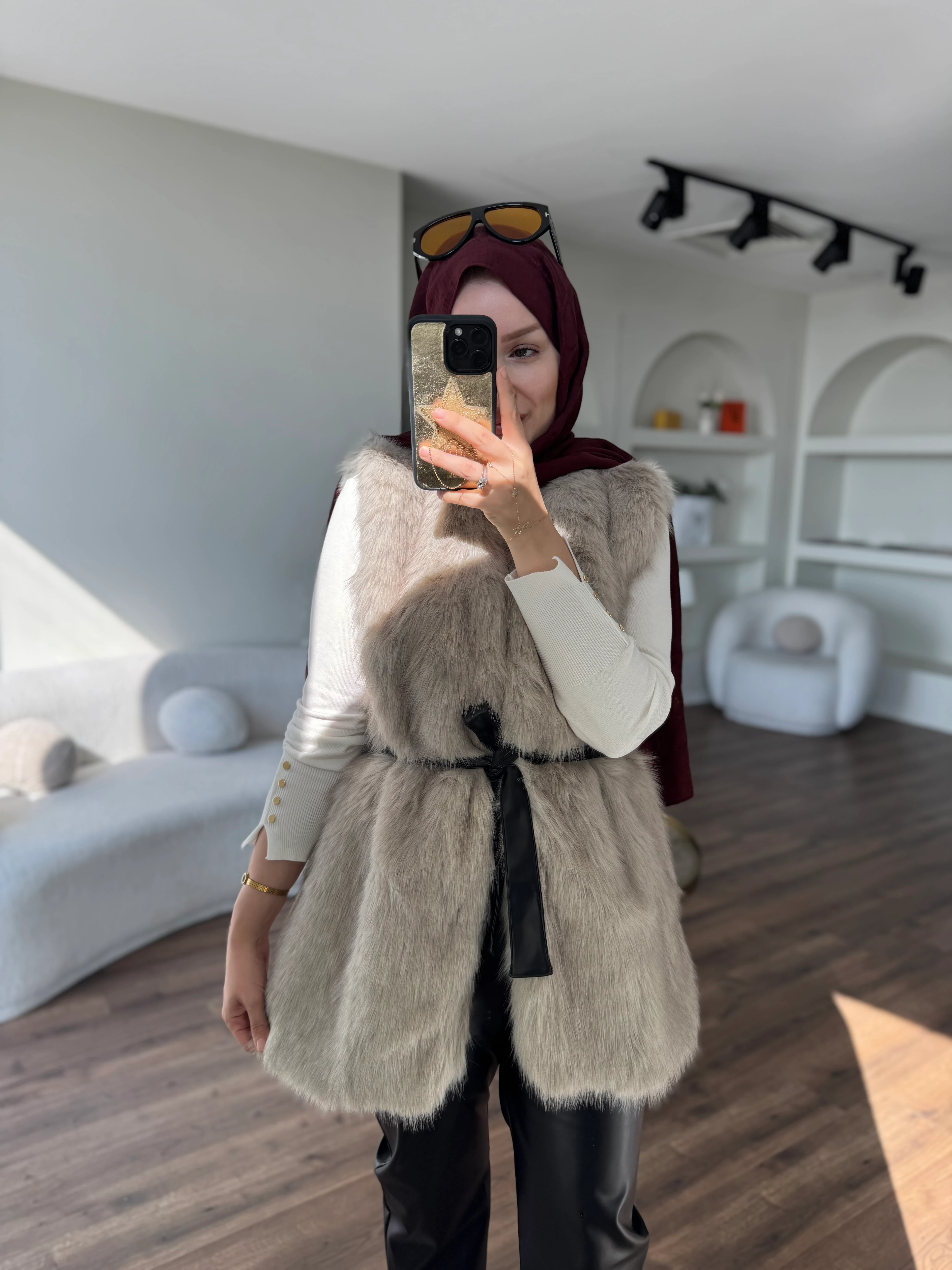 Deri kemerli kürk yelek 