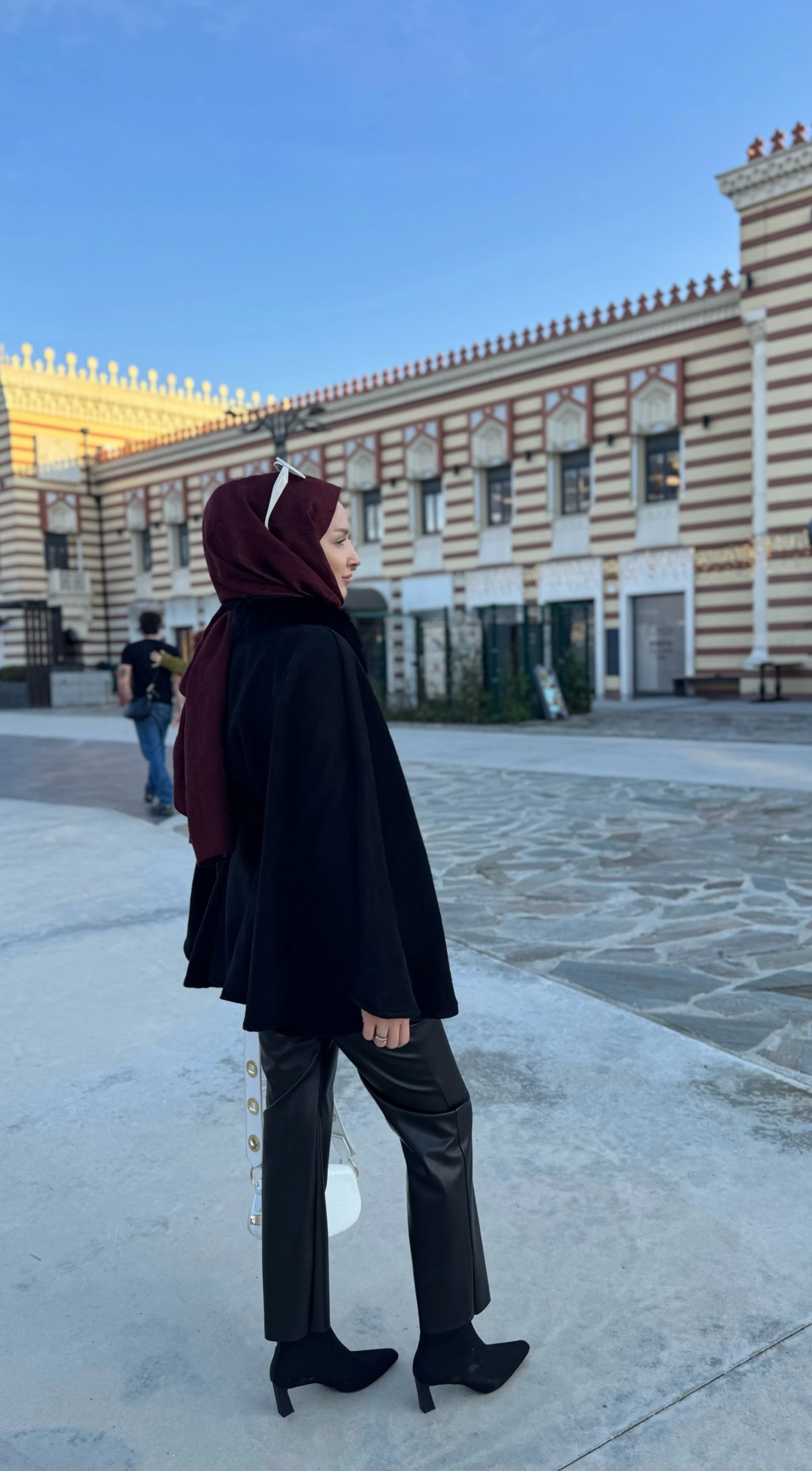 Kürk yaka panço - siyah 