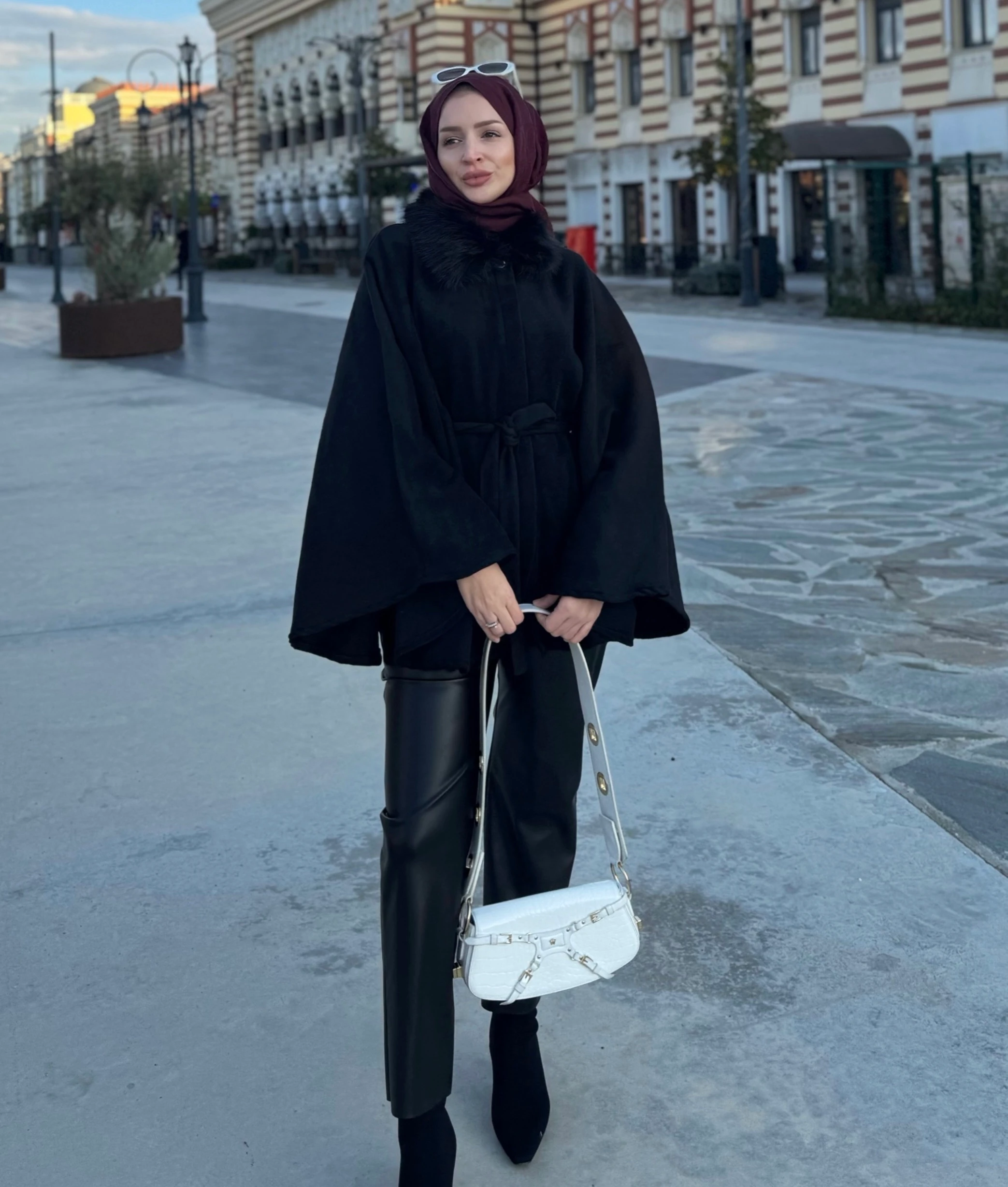 Kürk yaka panço - siyah 