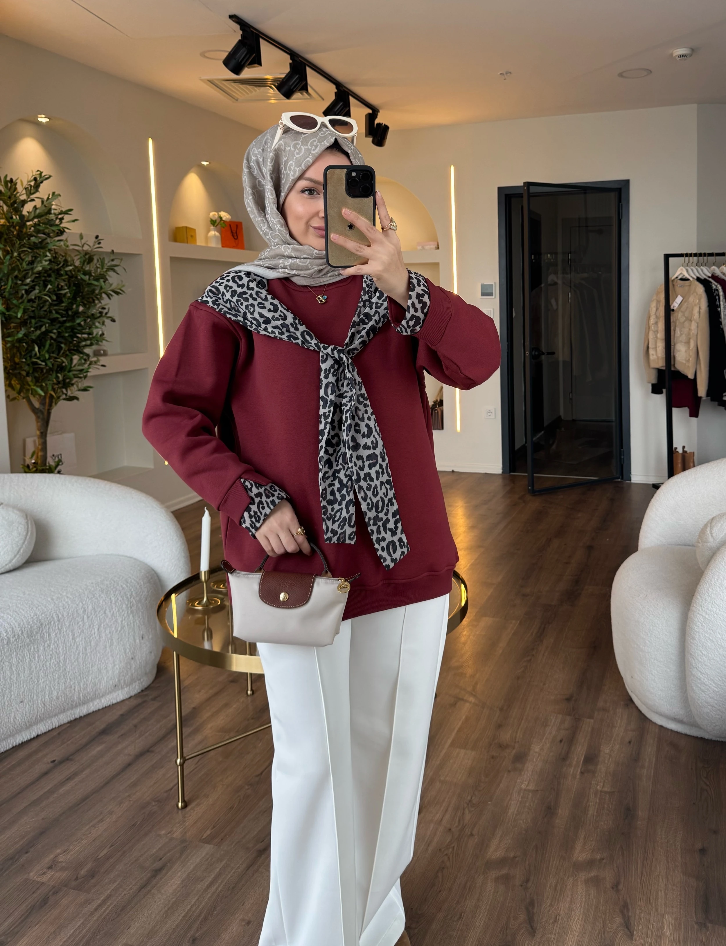 Leopar fularlı sweatshirt