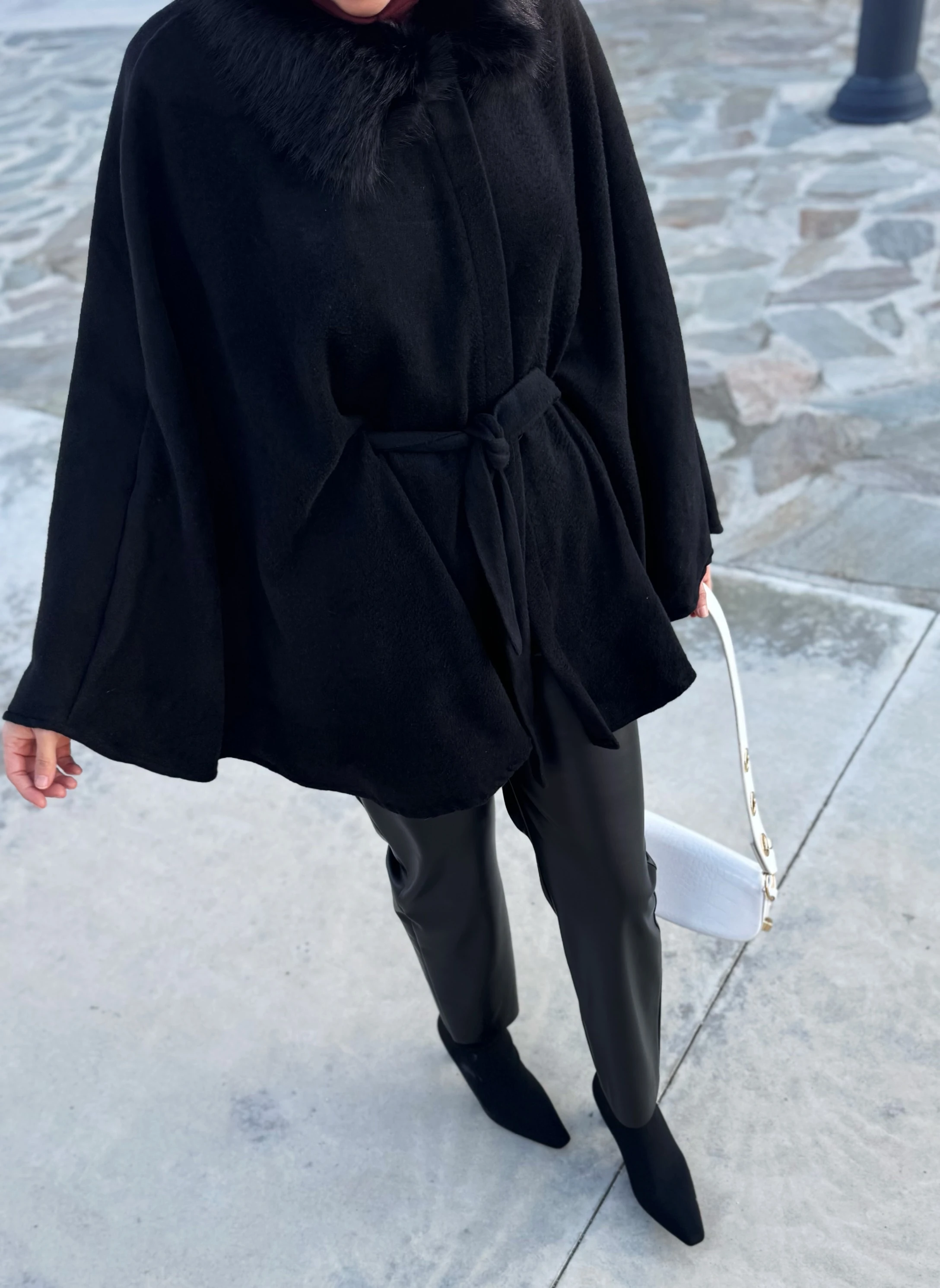 Kürk yaka panço - siyah 