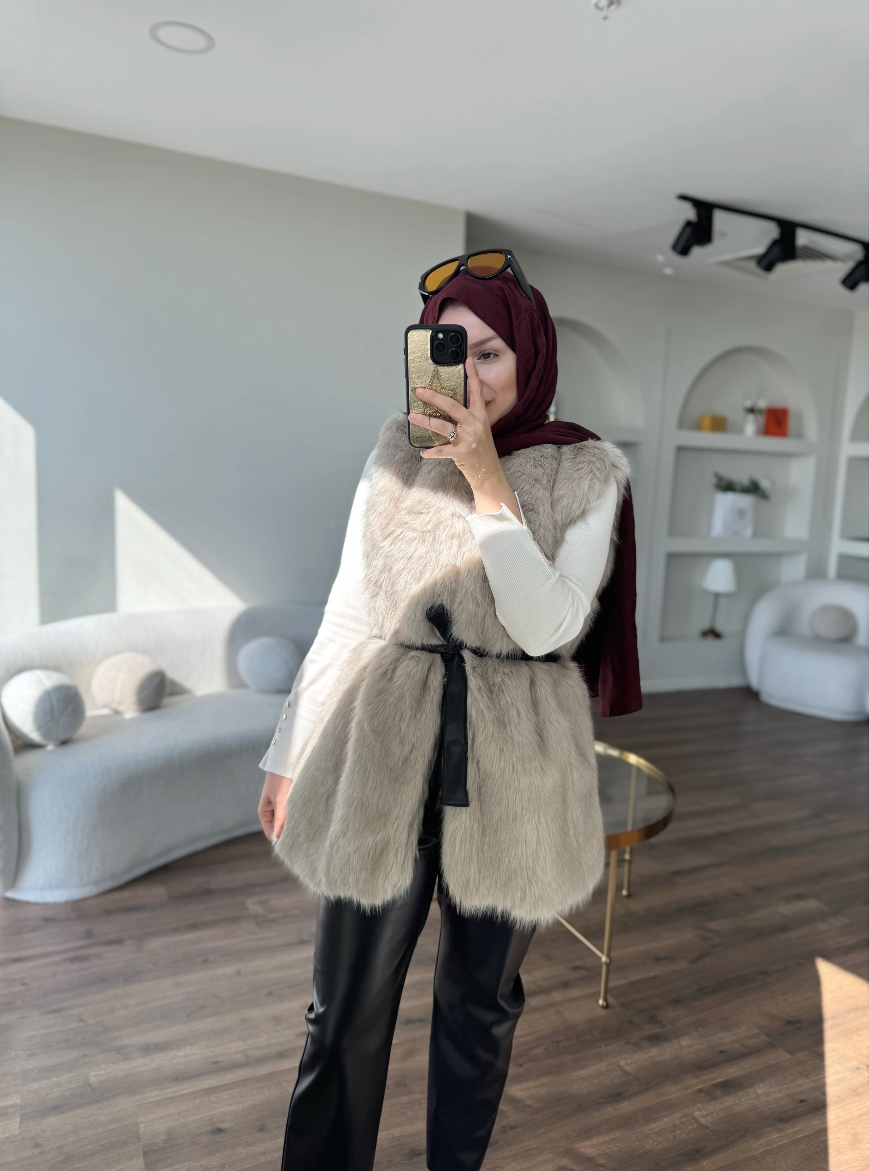 Deri kemerli kürk yelek 