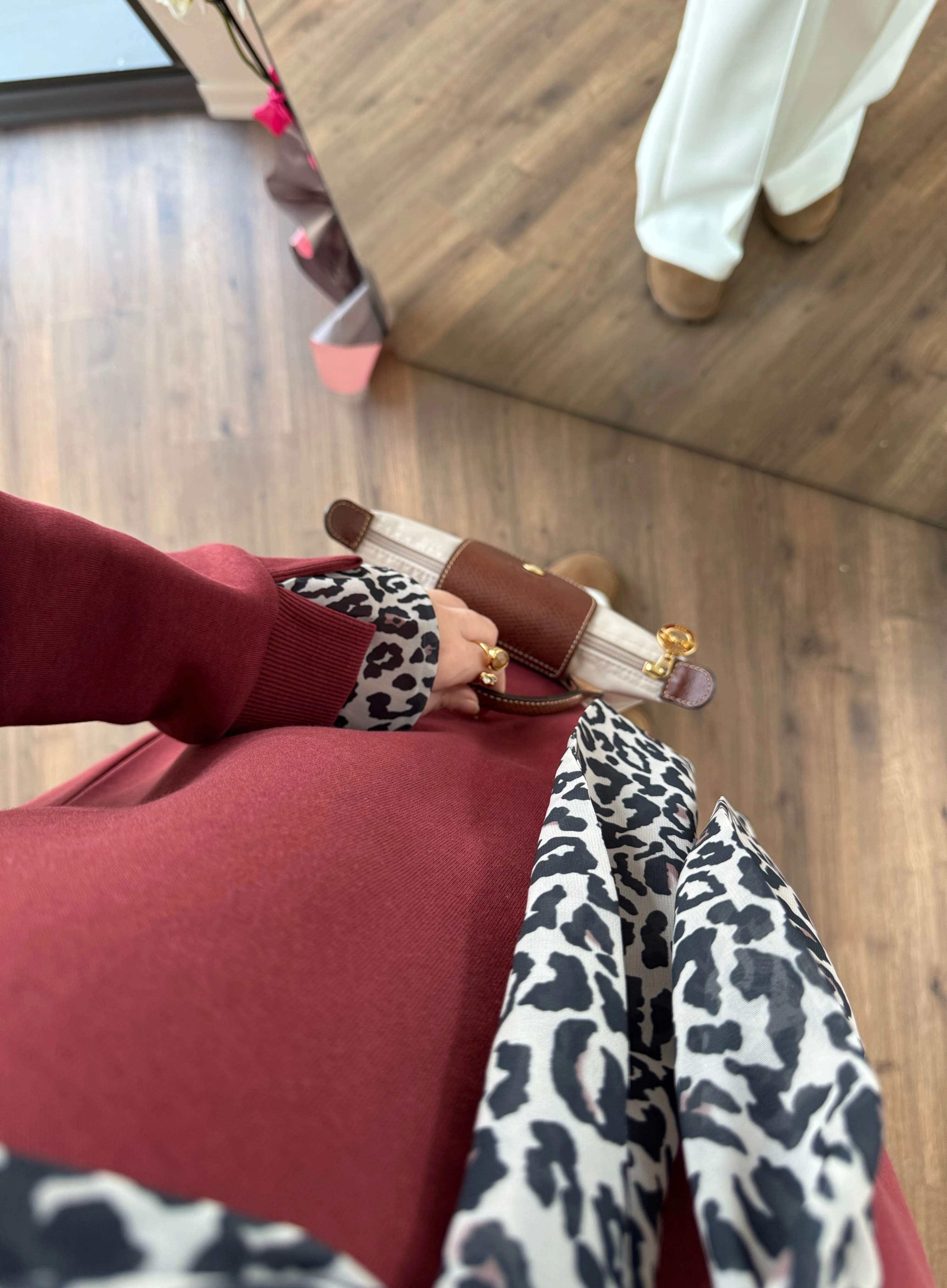 Leopar fularlı sweatshirt