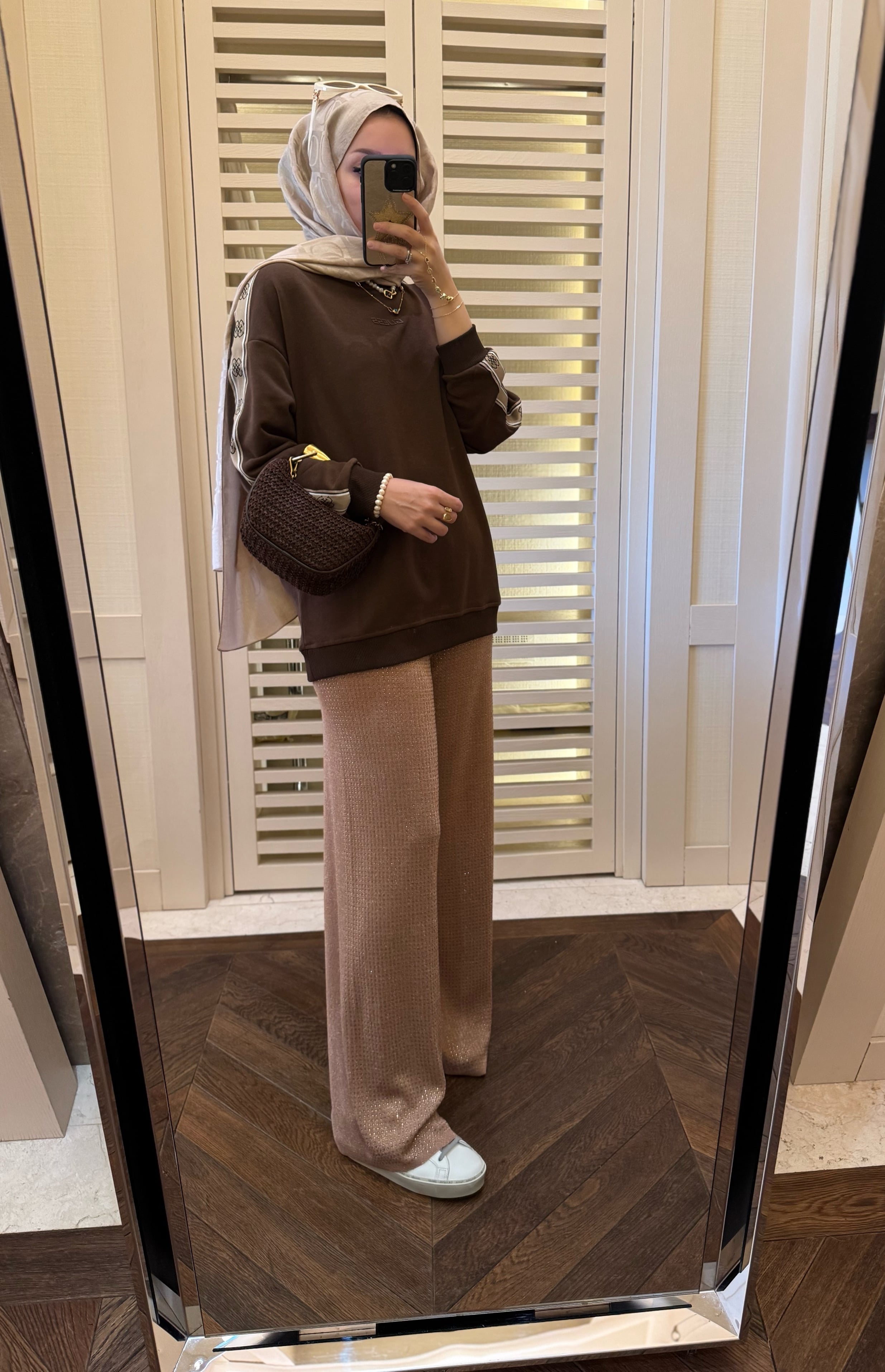 Kolları şeritli sweatshirt - kahverengi