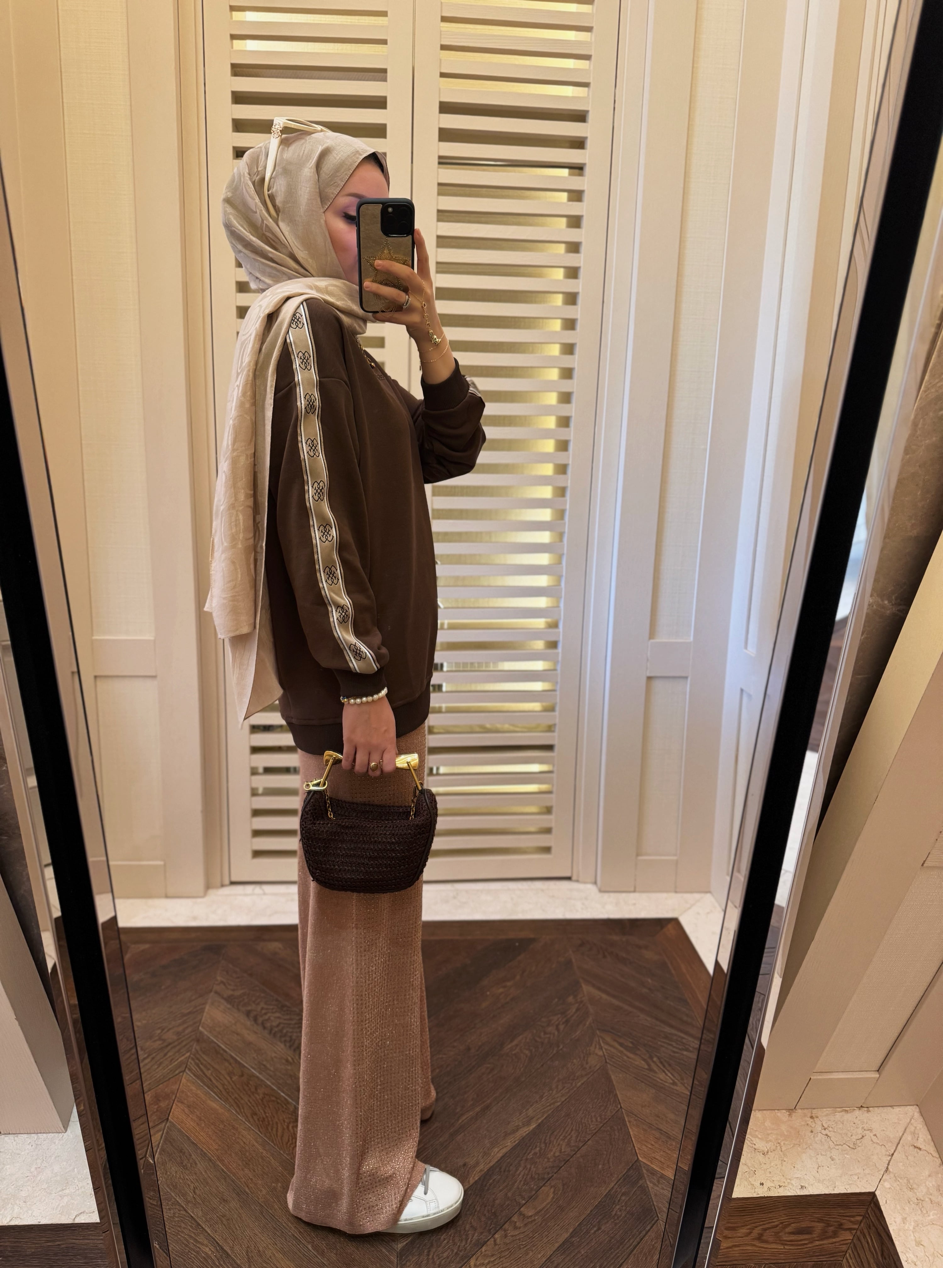 Kolları şeritli sweatshirt - kahverengi